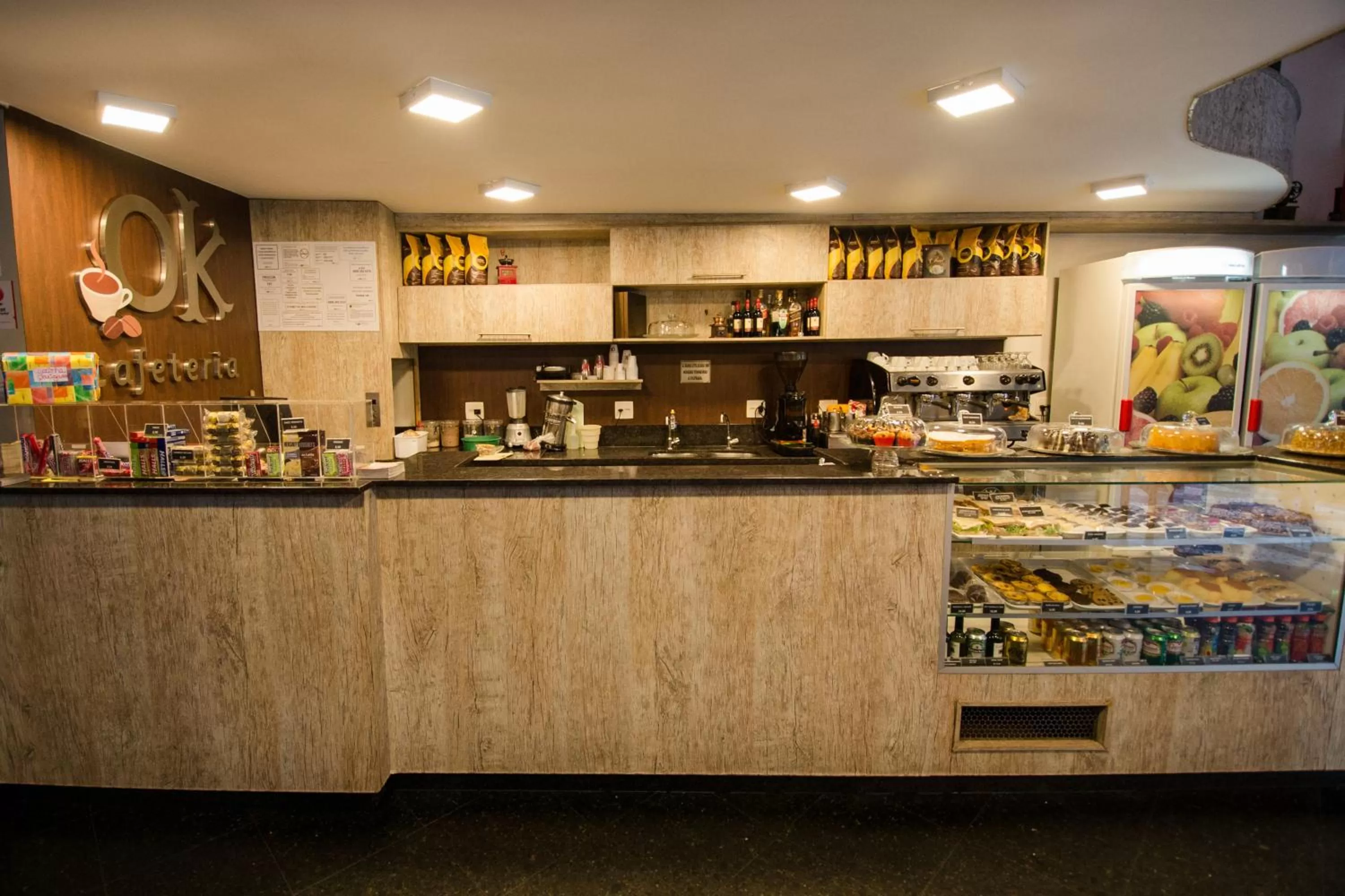 Restaurant/places to eat in Hotel OK