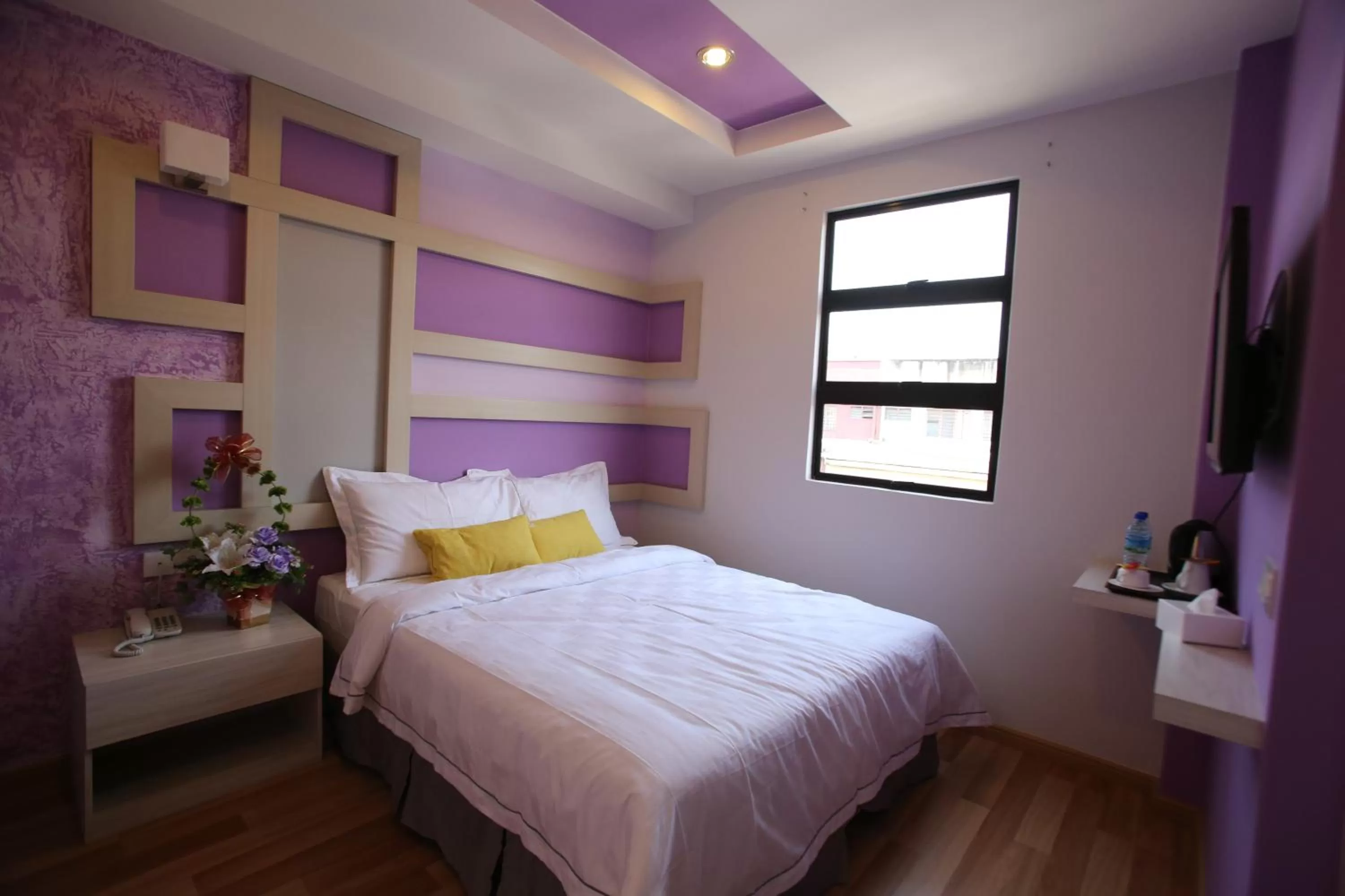 Photo of the whole room, Bed in Sunshine Inn Plus