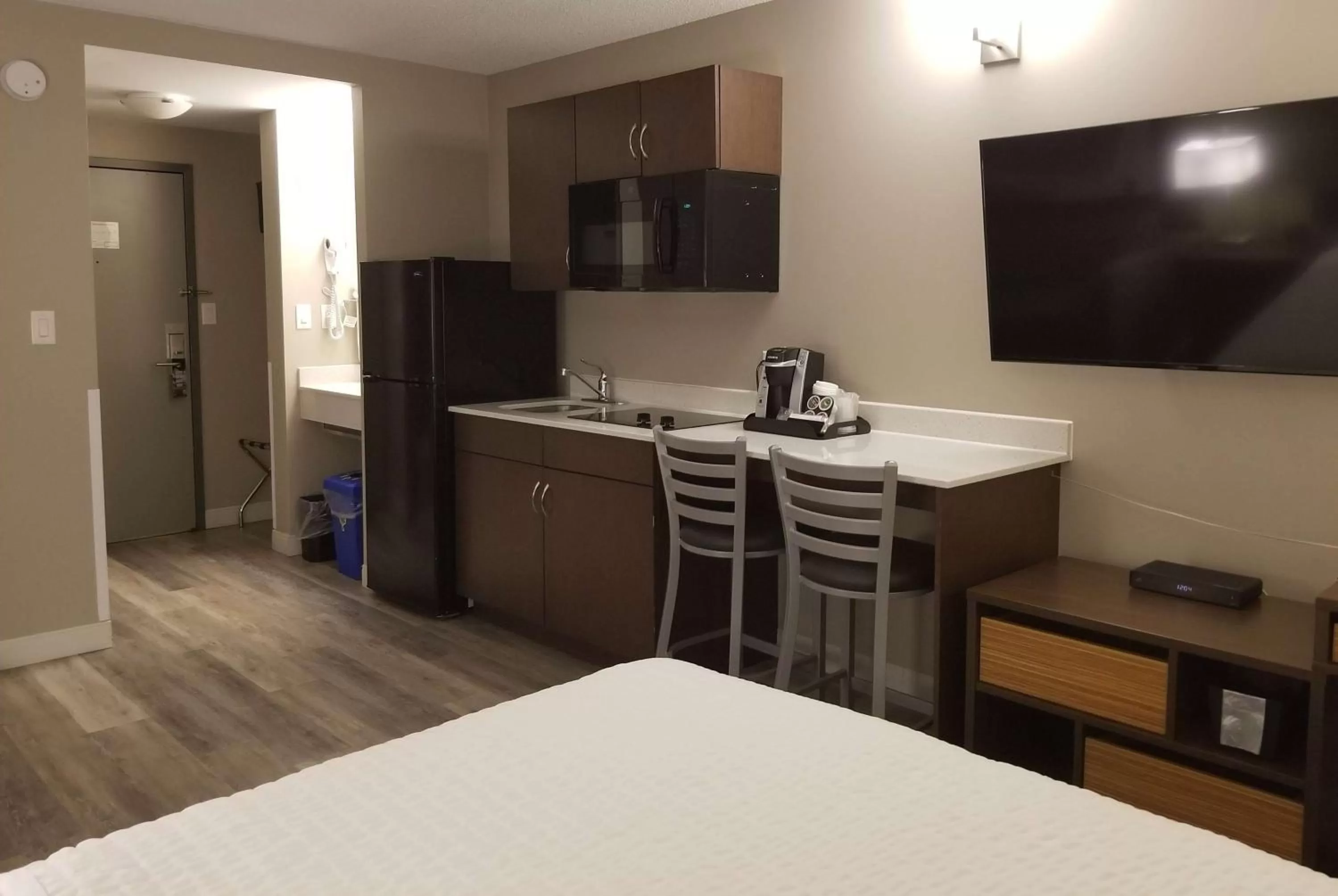 Photo of the whole room in Super 8 by Wyndham Winnipeg West