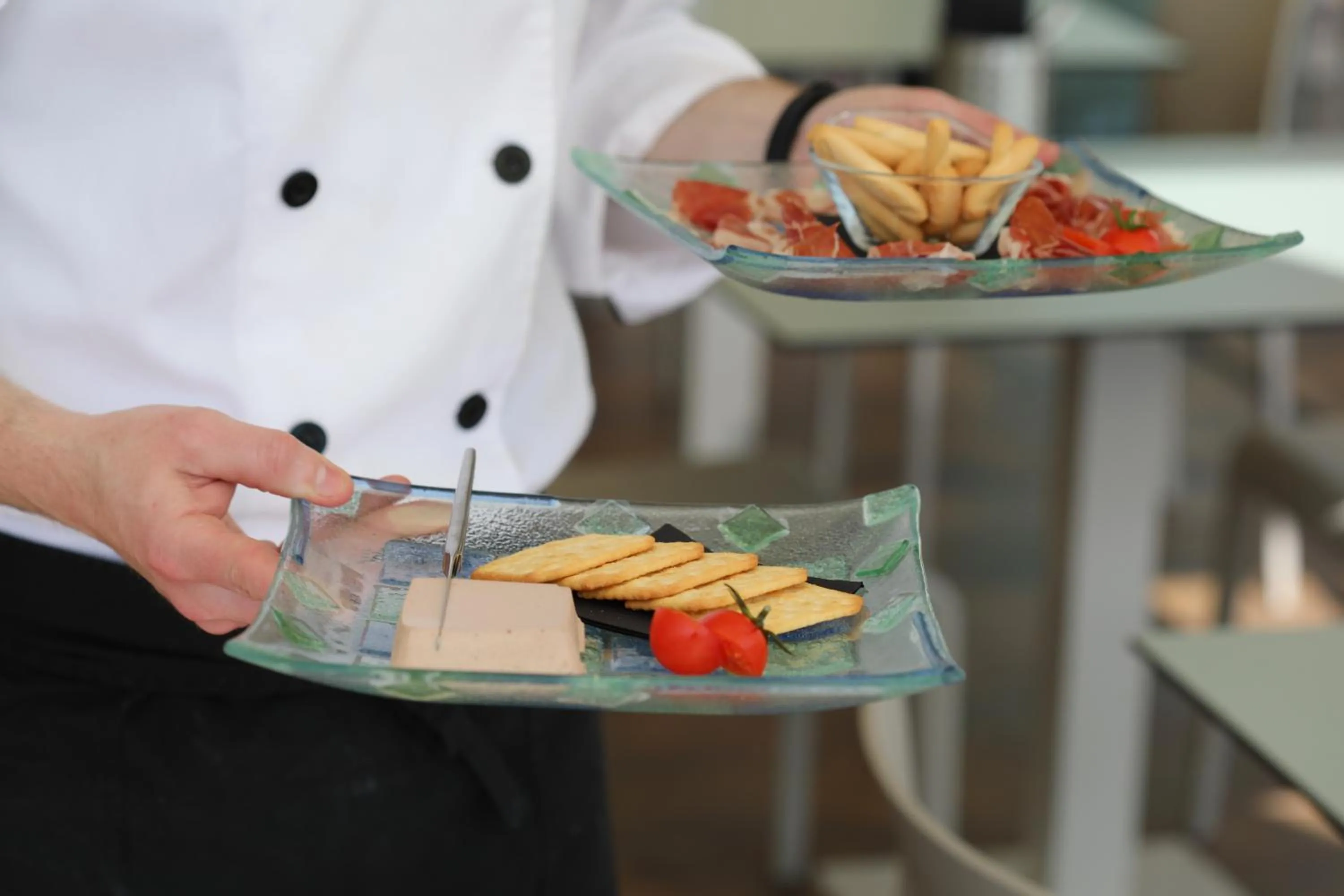 Food and drinks in Mon Port Hotel & Spa