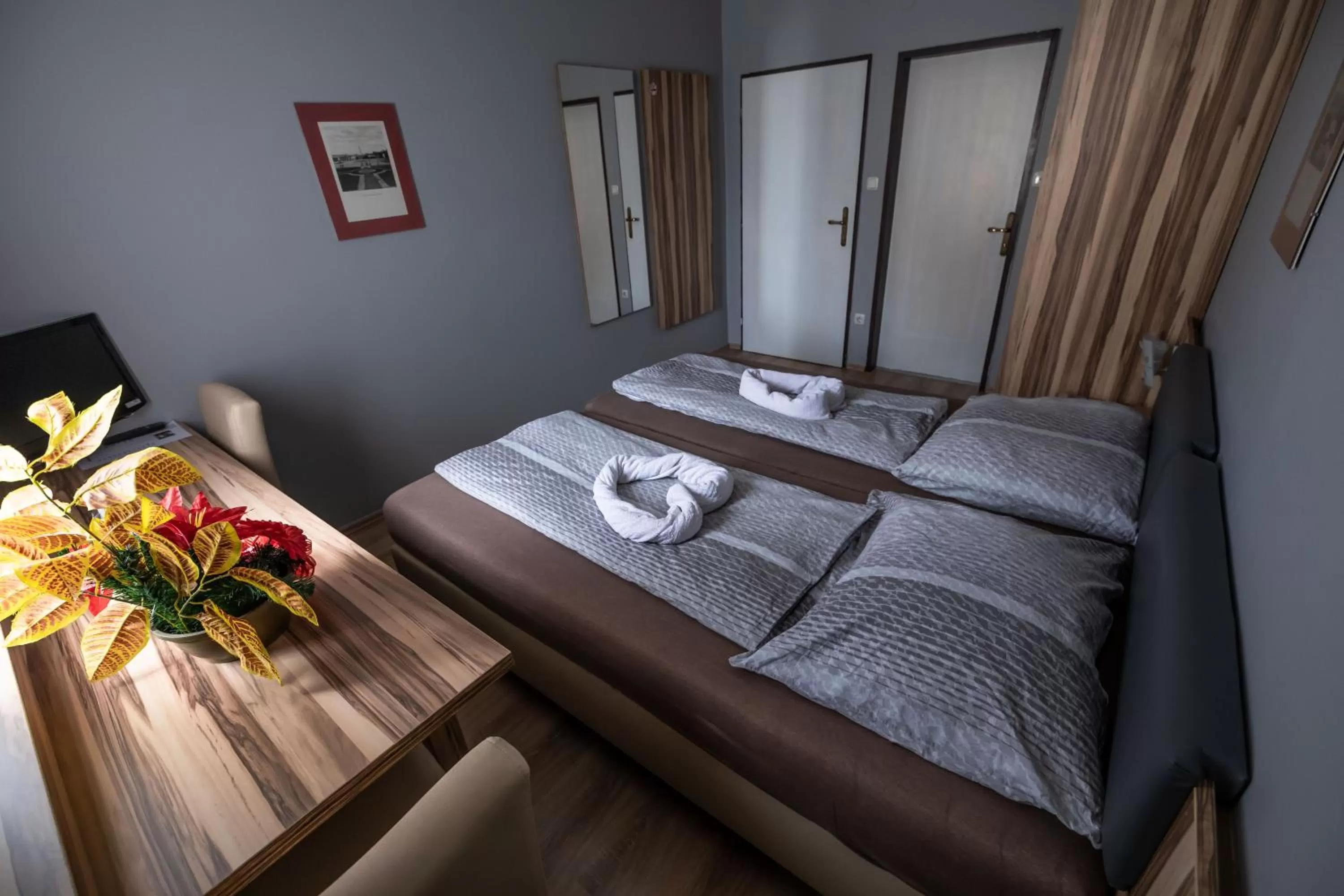 Photo of the whole room, Bed in Hotel Am Limes