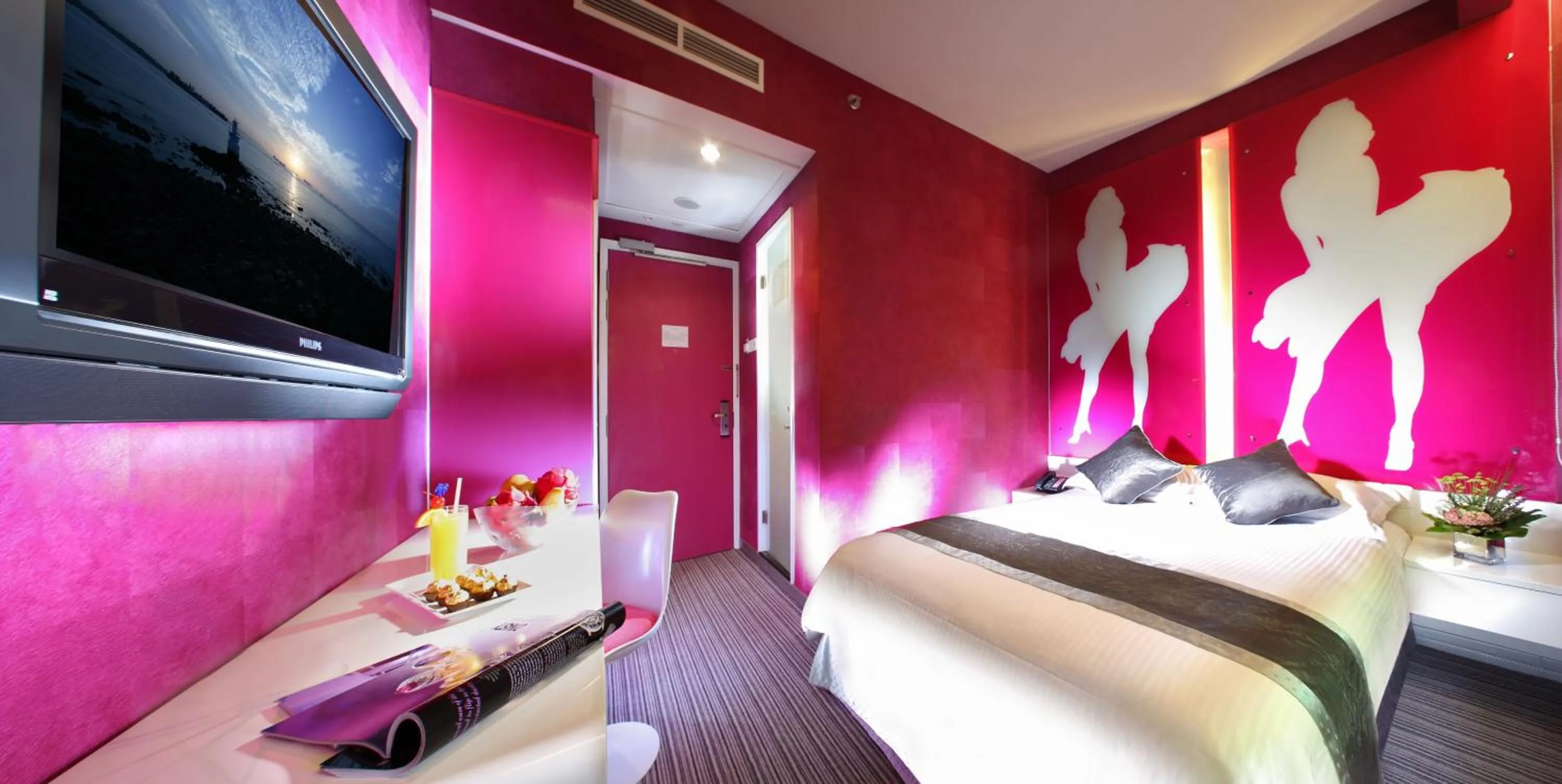 TV and multimedia in Hotel Re! @ Pearl's Hill