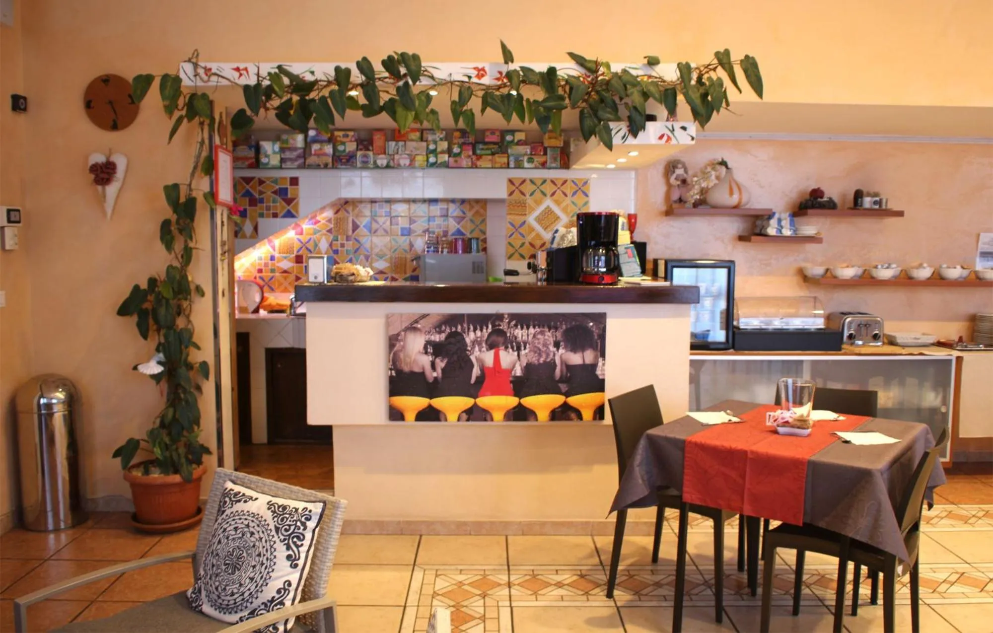 Communal lounge/ TV room in Hotel Serena