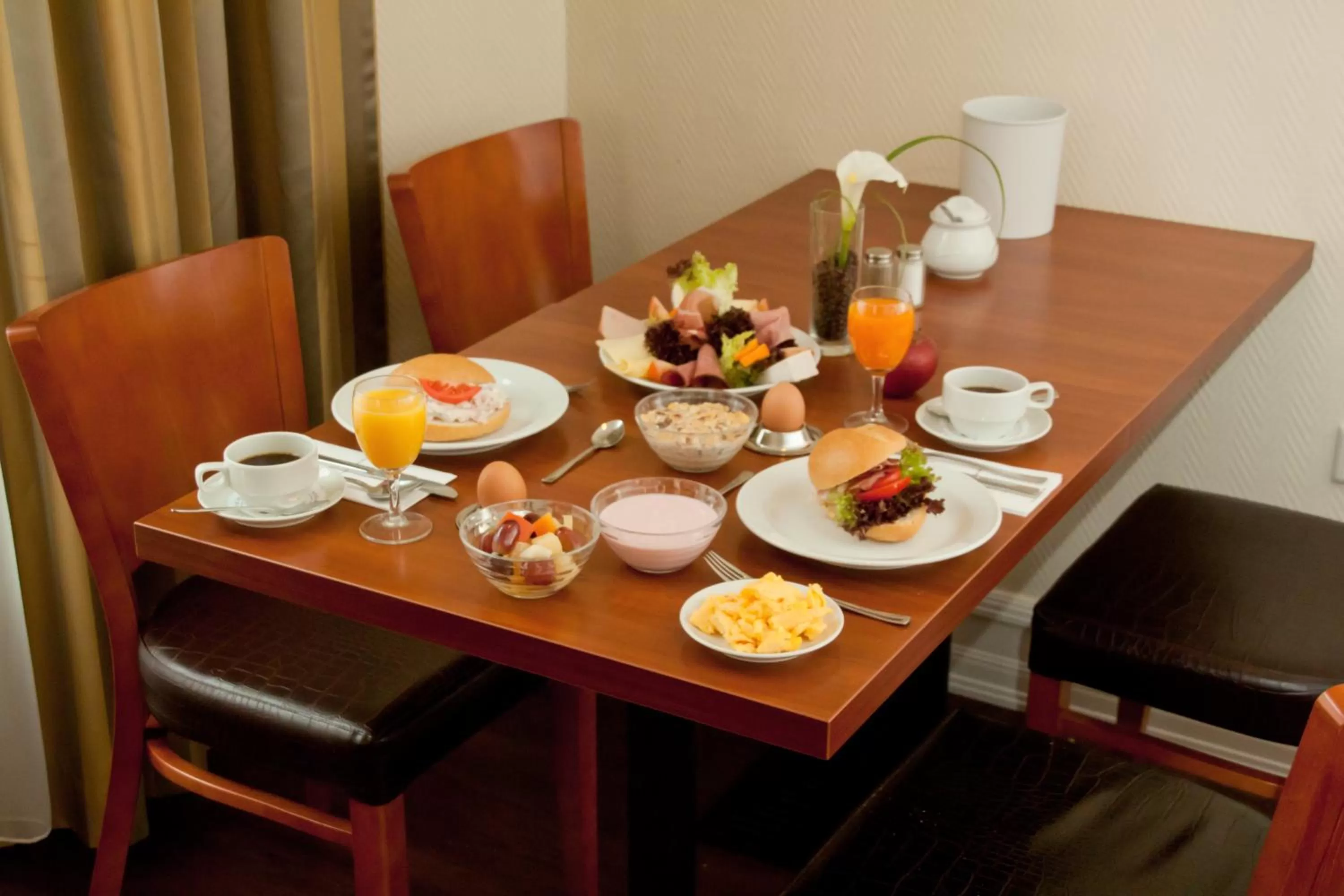 Restaurant/places to eat in Hotel Continental Hamburg Hauptbahnhof