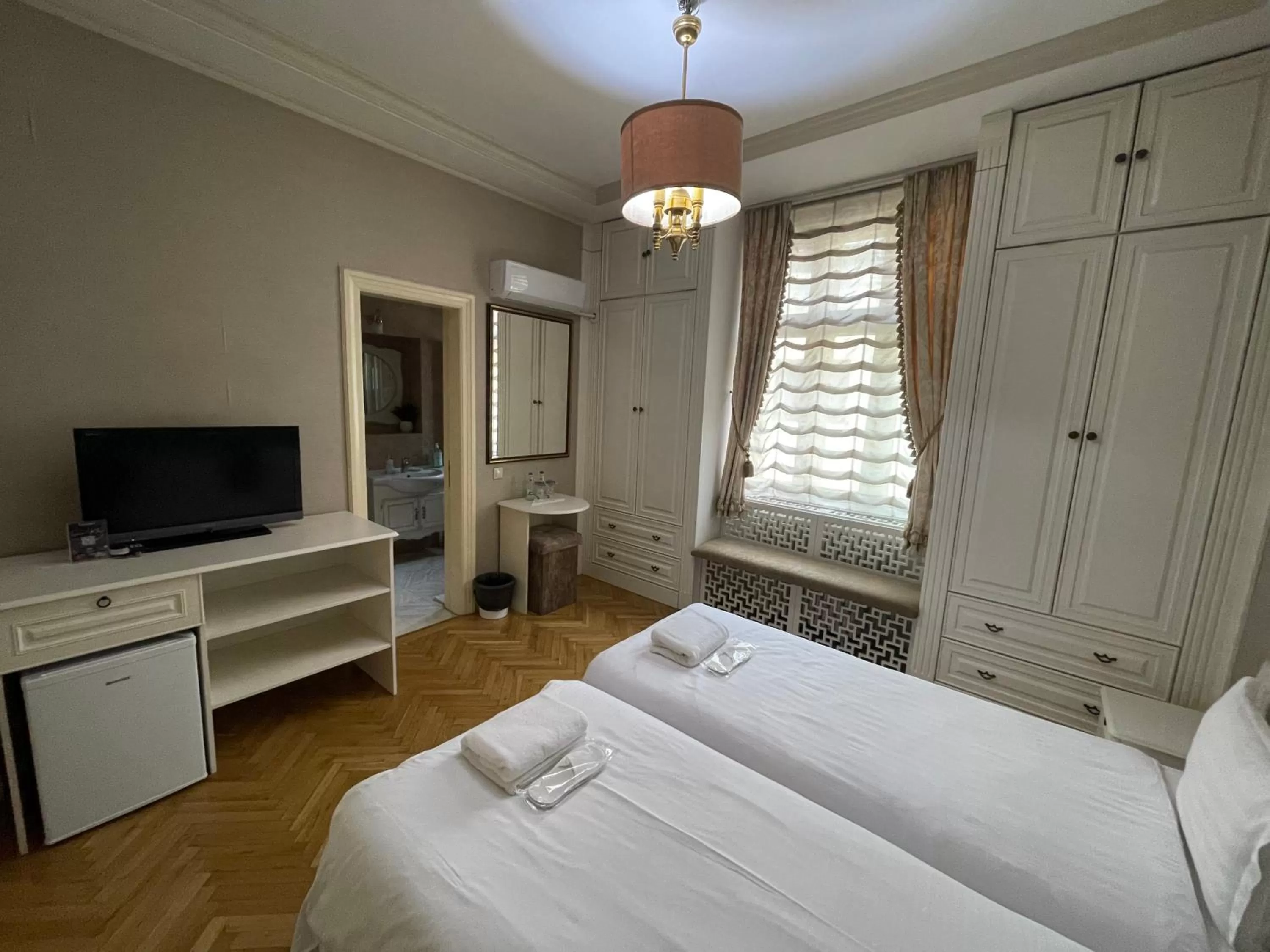 Bed in George&Dragon Rooms