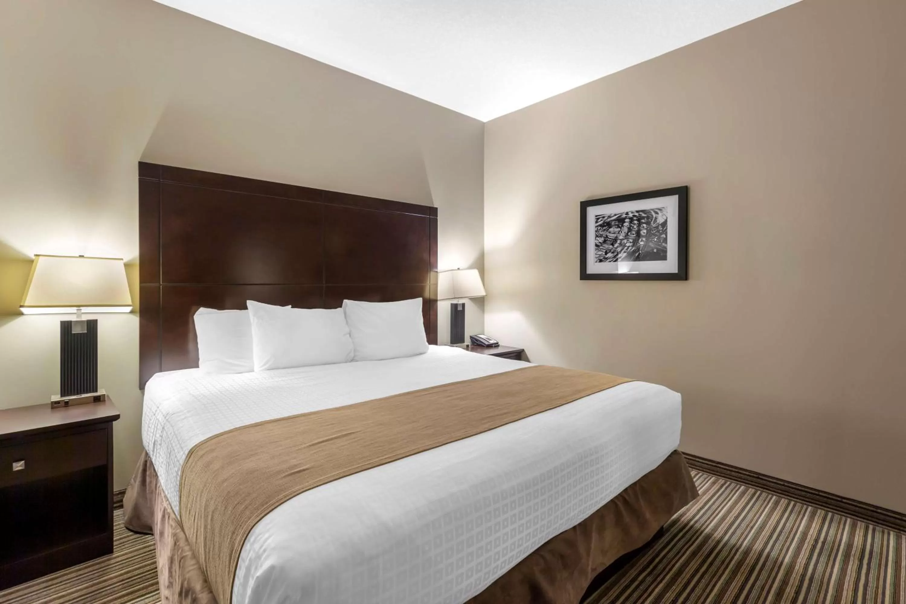 Bedroom, Bed in Best Western PLUS Fort Saskatchewan Inn & Suites