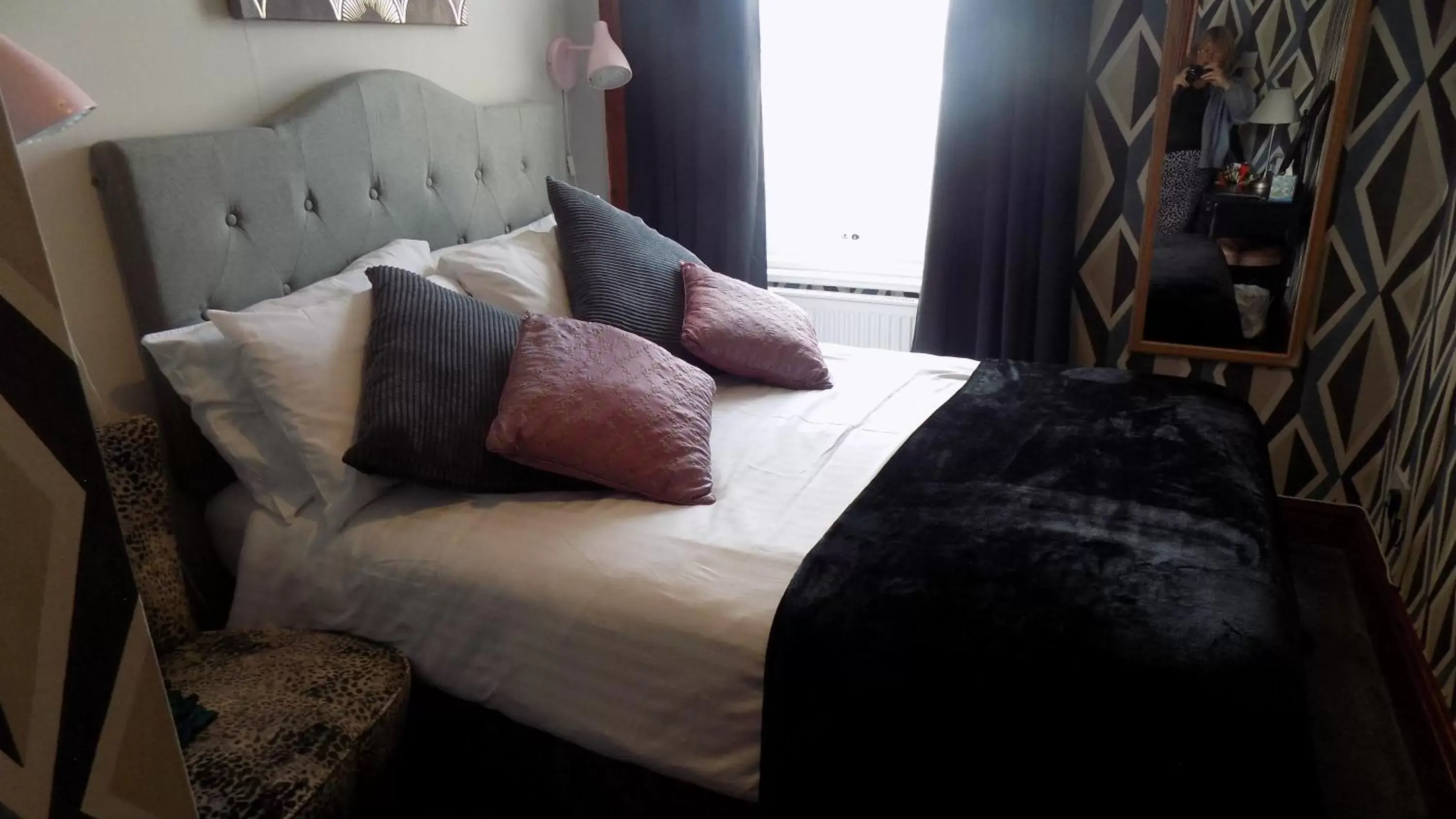 Budget Double Room in Tracey's Driftwood Budget Double Room in Tracey's Driftwood