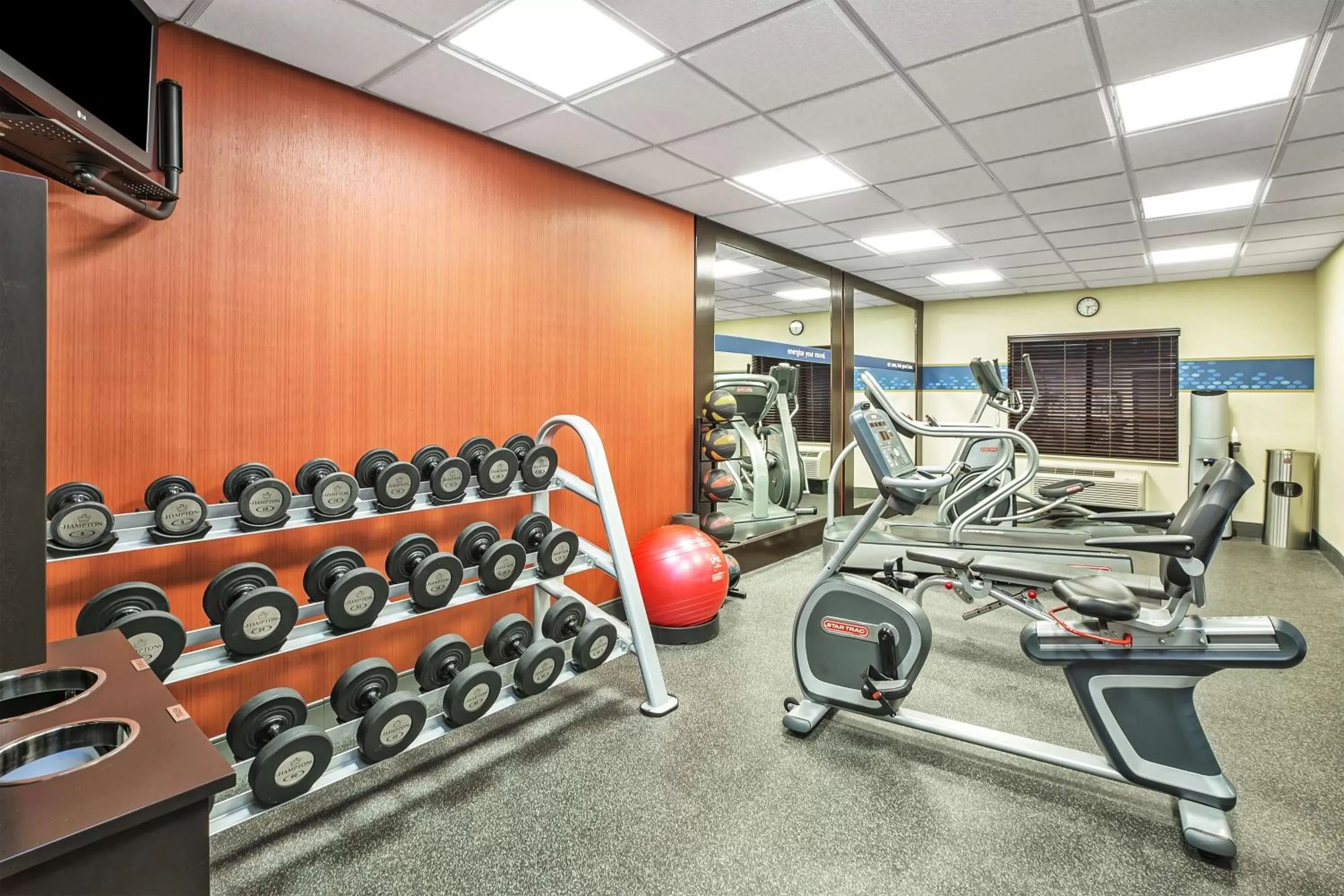 Fitness centre/facilities in Hampton Inn Detroit/Belleville-Airport Area