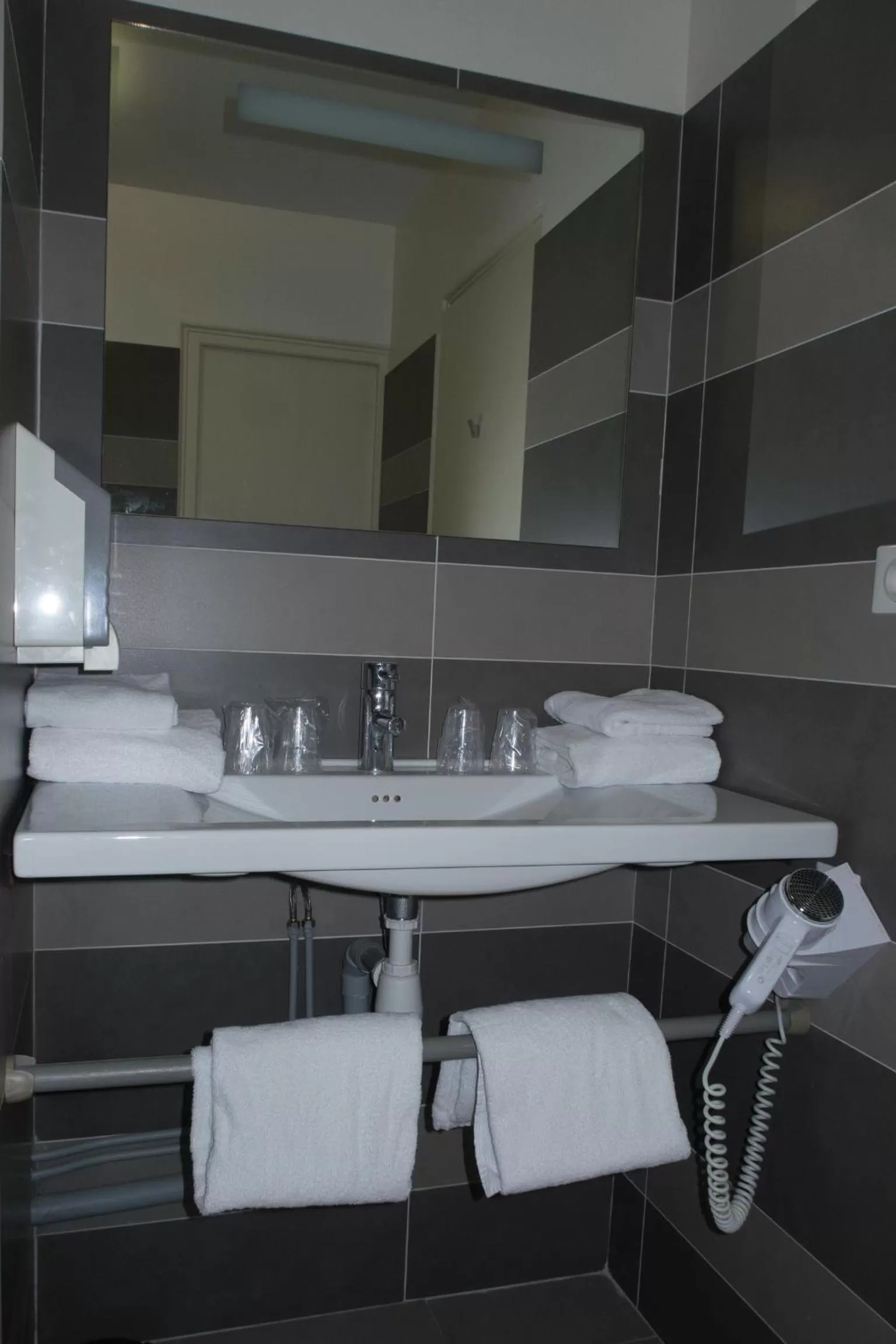 Twin or Triple Room in Hôtel Le Rochelois