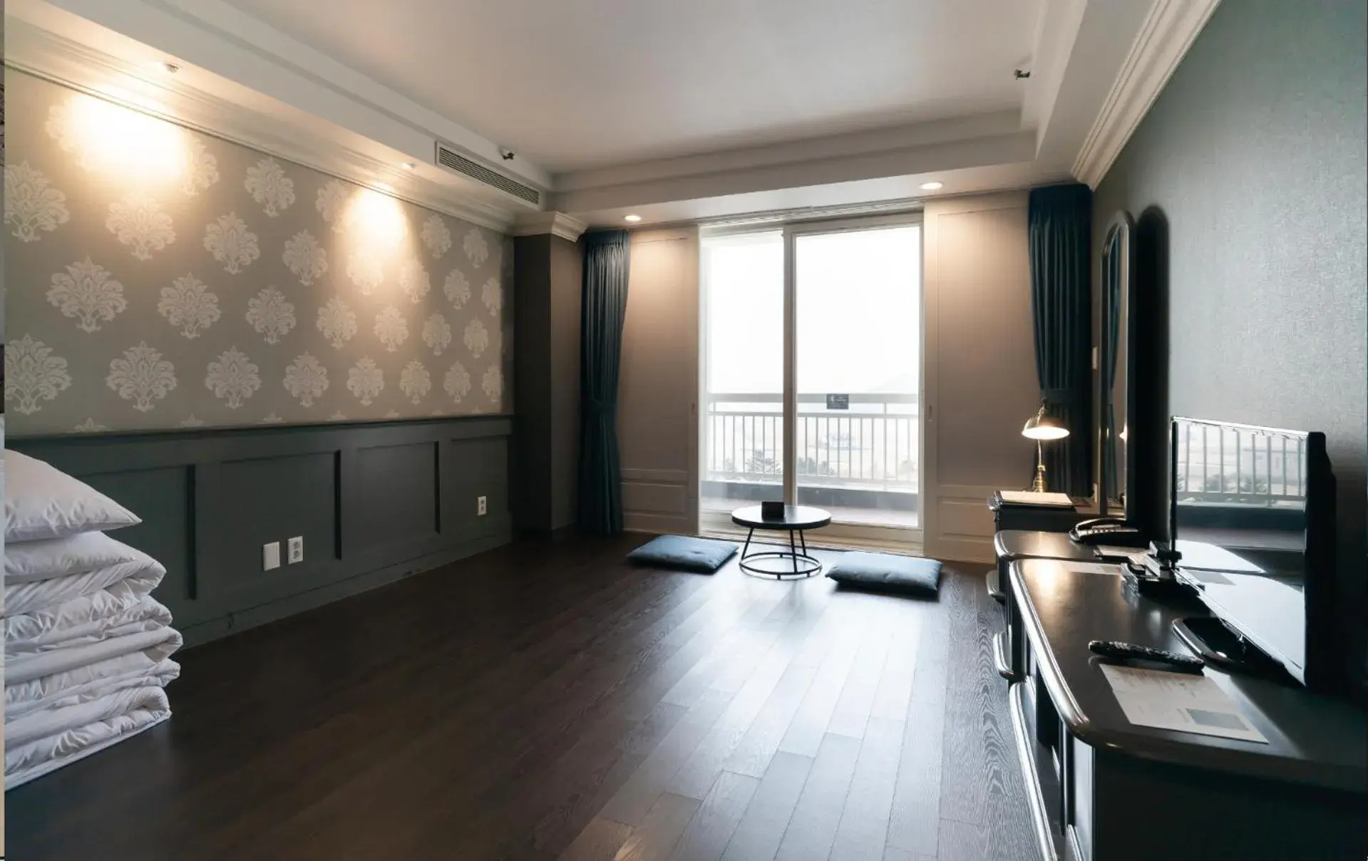 Deluxe Ondol Room(Korean-Style) Mountain view with Bath in Kensington Hotel Pyeongchang Deluxe Ondol Room(Korean-Style) Mountain view with Bath in Kensington Hotel Pyeongchang