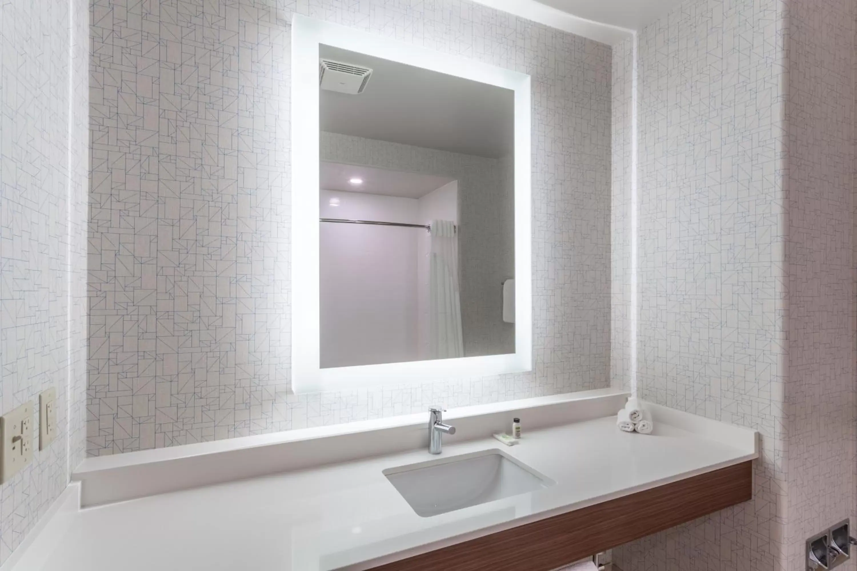 Standard Room in Holiday Inn Express Rockford-Loves Park by IHG Standard Room in Holiday Inn Express Rockford-Loves Park by IHG