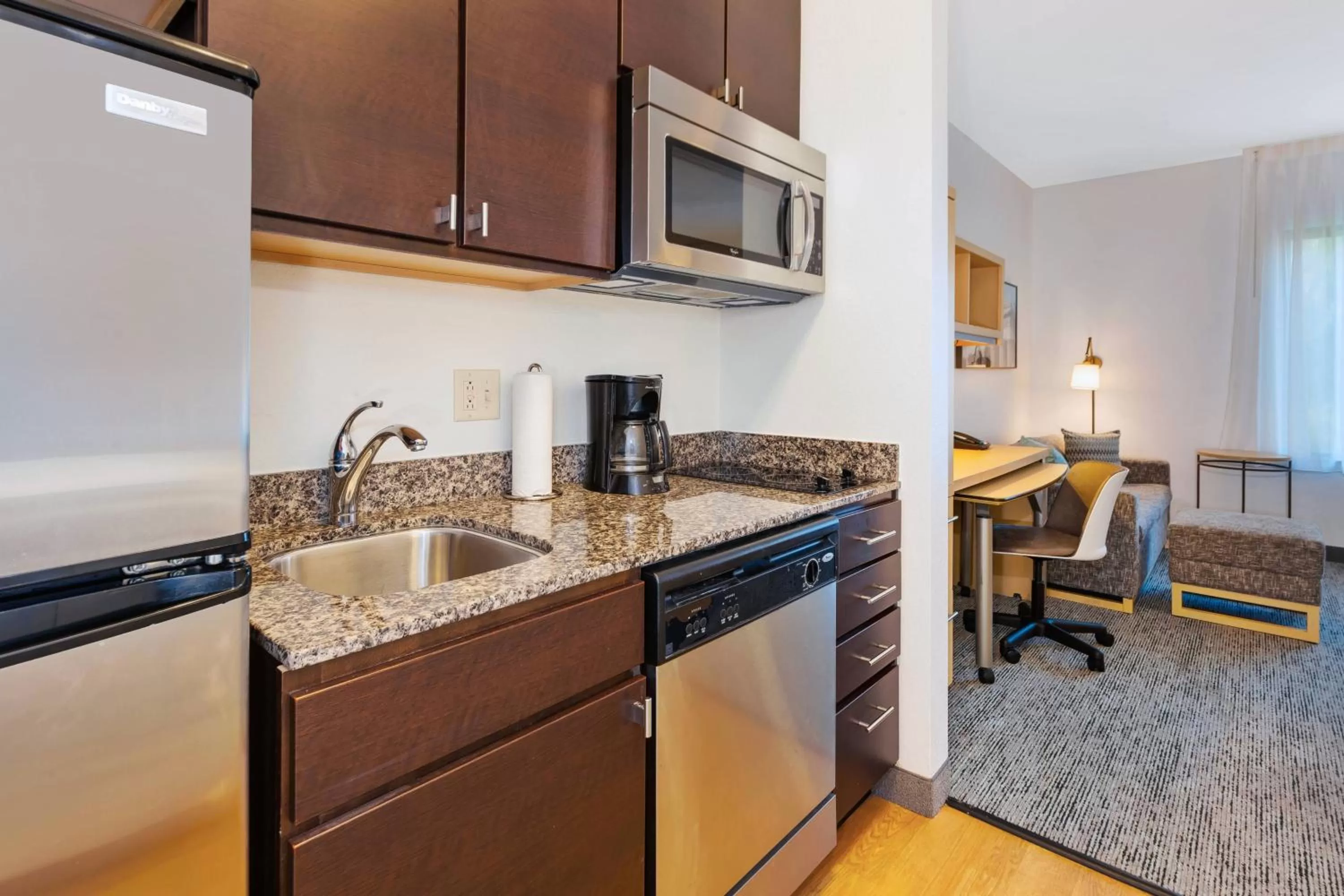 Kitchen or kitchenette in TownePlace Suites by Marriott Nashville Airport
