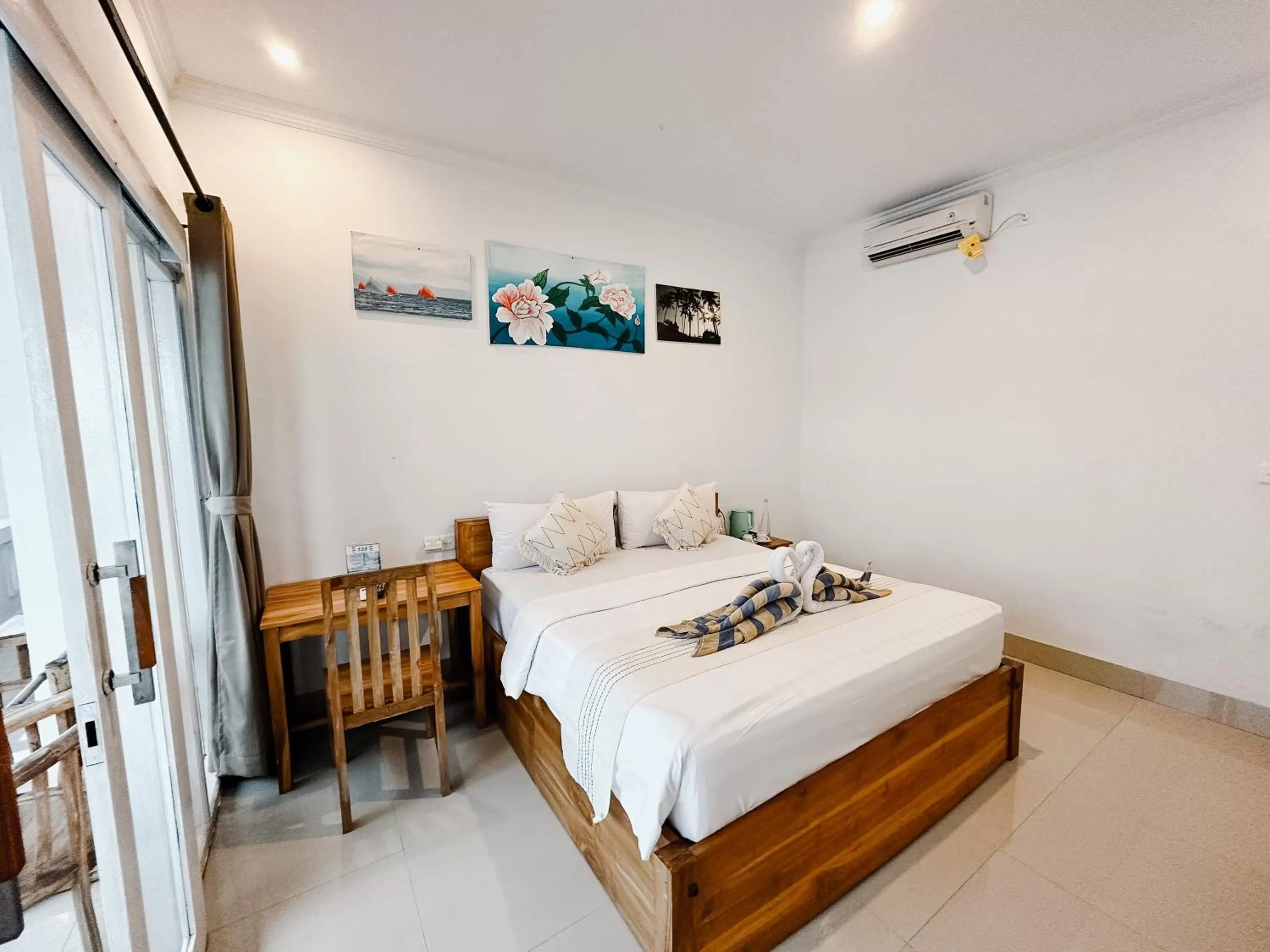 Bed in Aurora Beach View