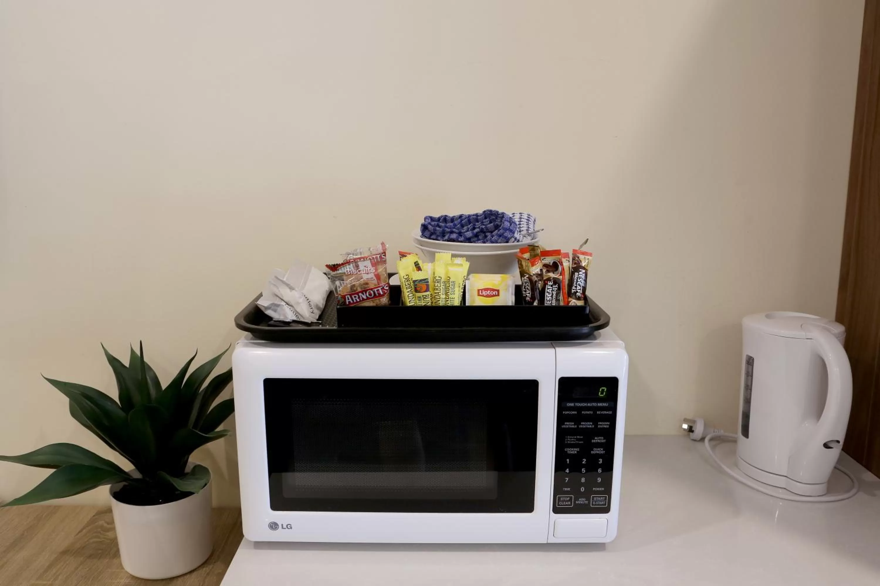 minibar in Mudgee Vineyard Motor Inn