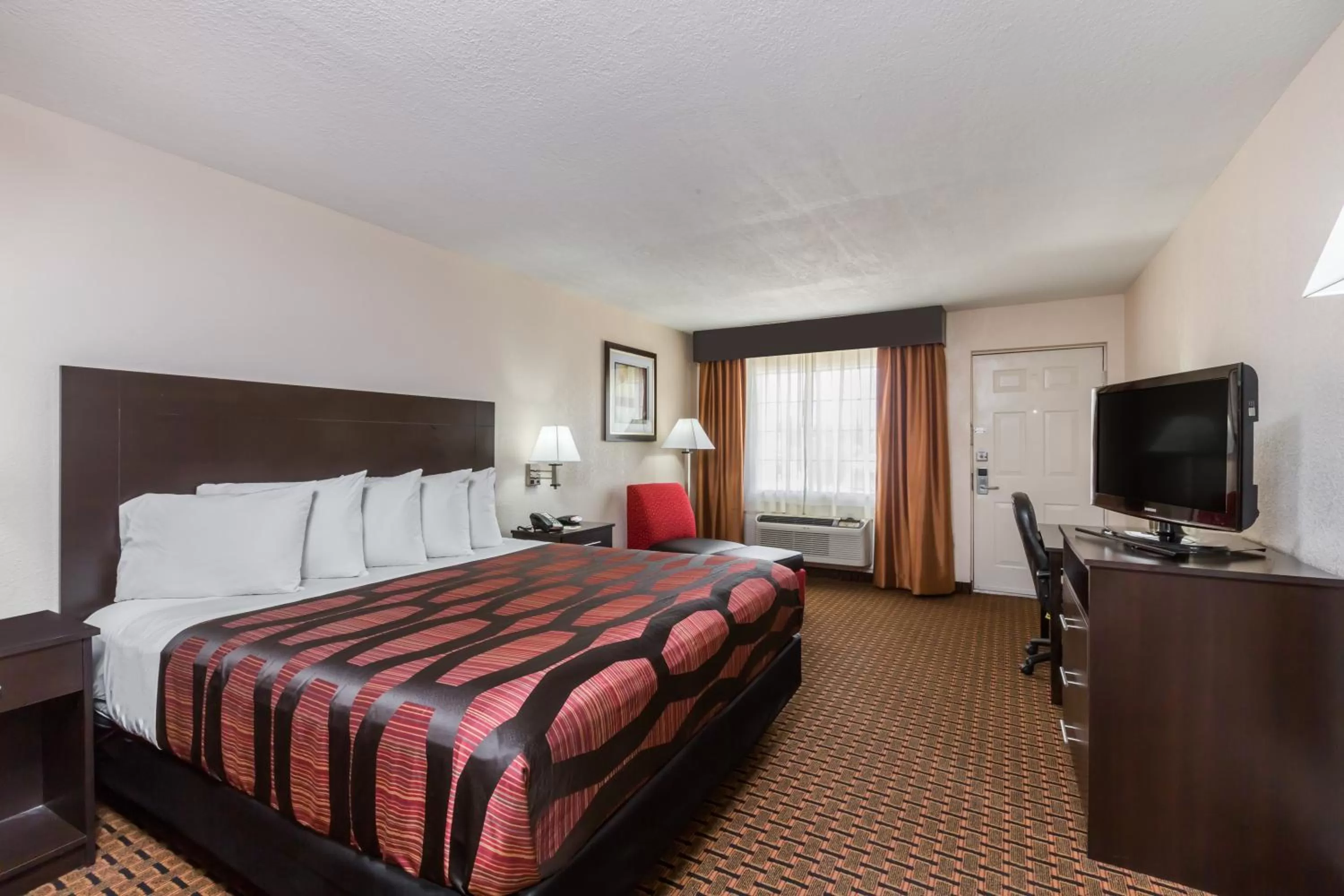 Photo of the whole room, Bed in Days Inn by Wyndham Pearl/Jackson Airport