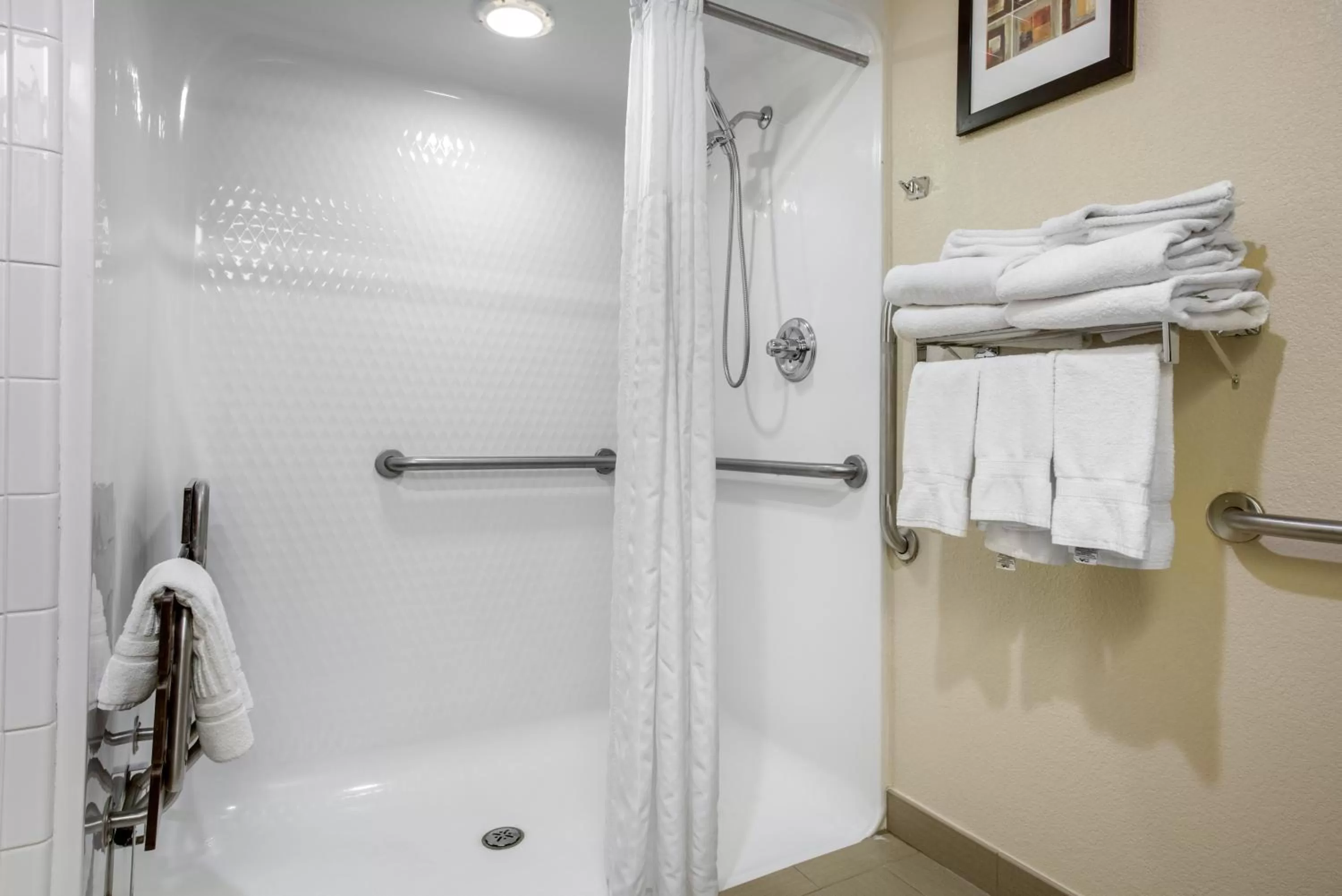 Shower in Comfort Suites Lafayette University Area