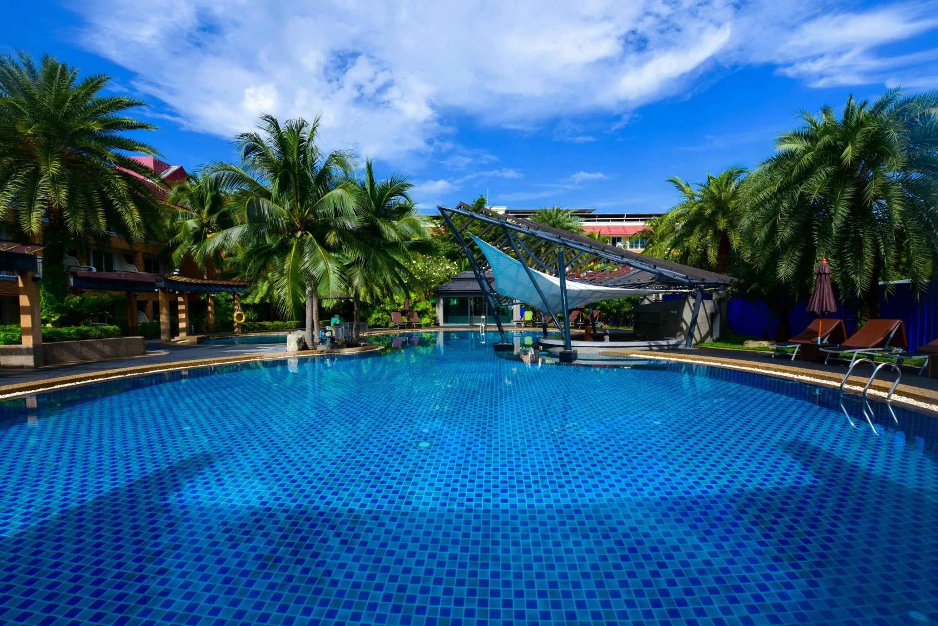 Swimming pool in R-Mar Resort and Spa Patong, Phuket