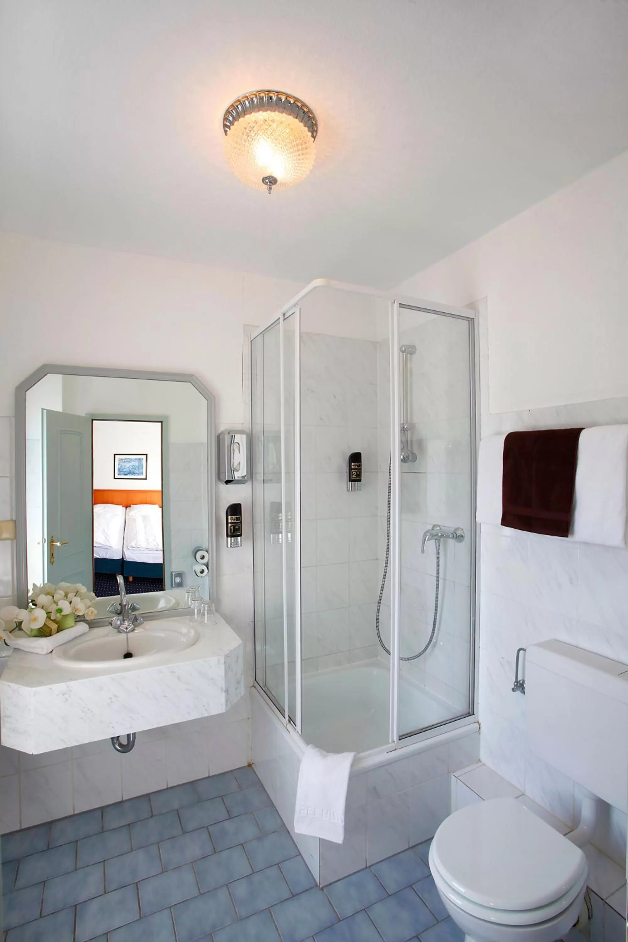 Bathroom, Bed in INA Hotel Royal