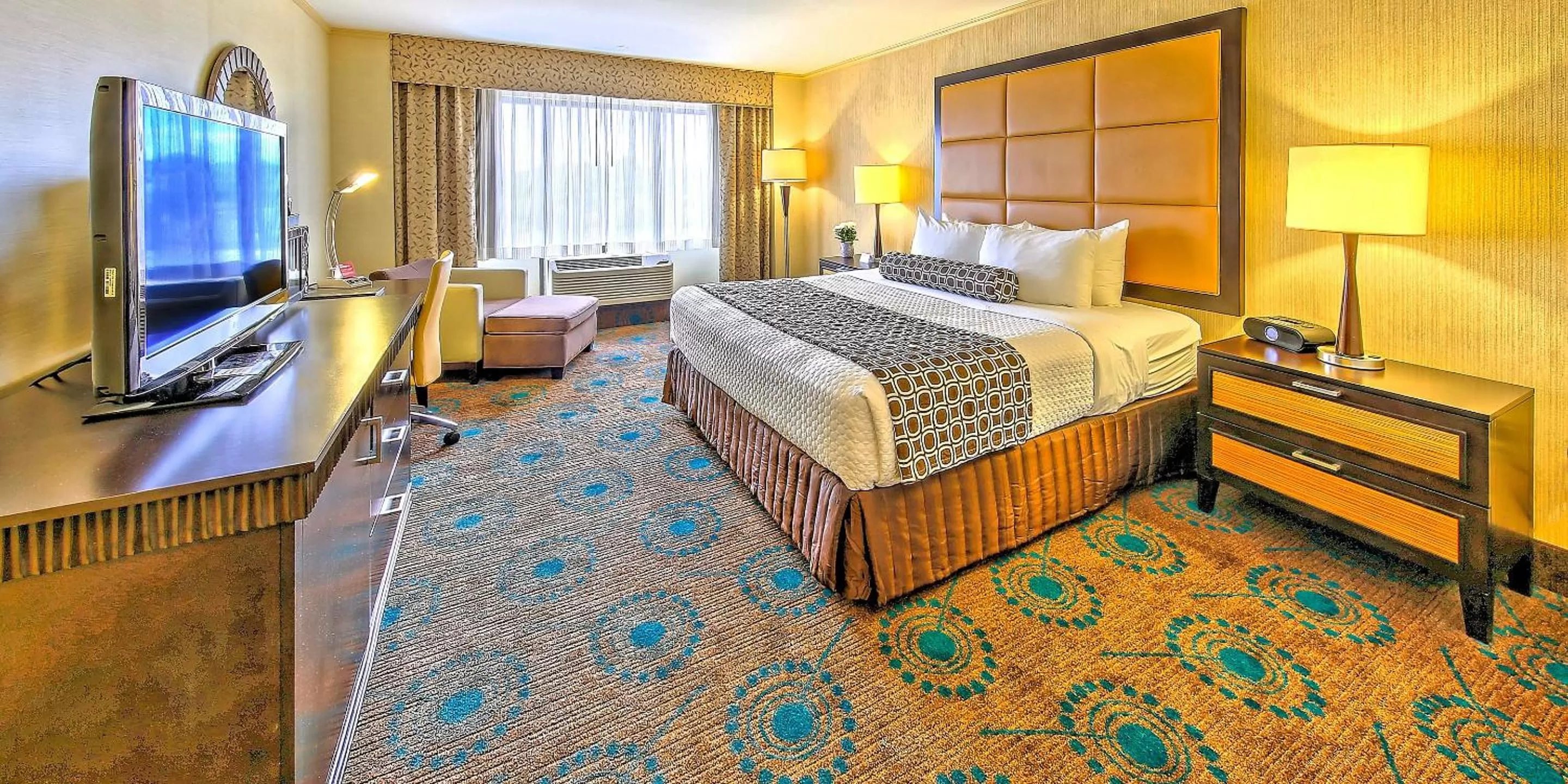 Photo of the whole room, Bed in Brandywine Plaza Hotel - SureStay Collection by Best Western
