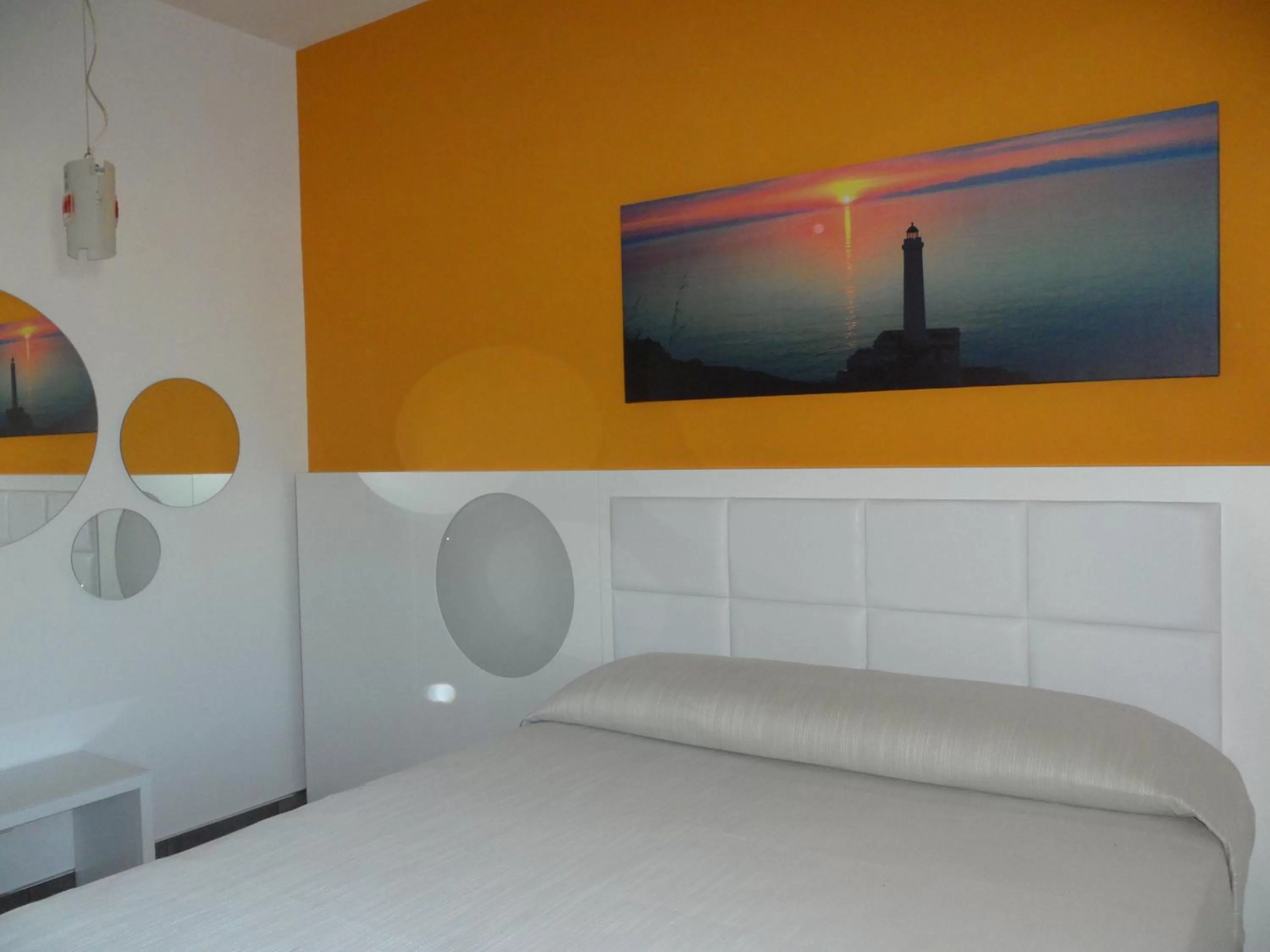 Bedroom, Bed in Motel S.16