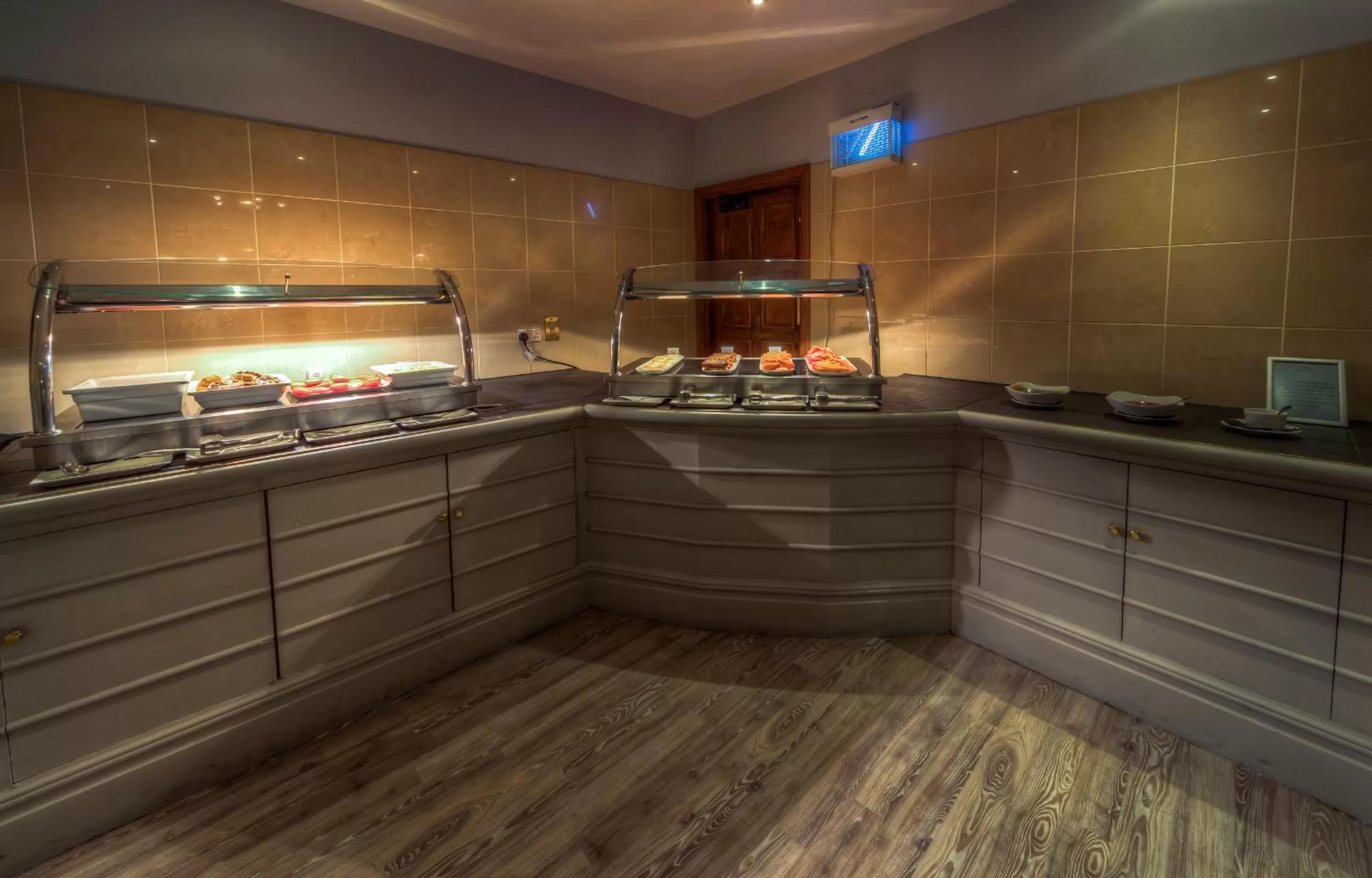 Restaurant/places to eat in The Old Ship Hotel