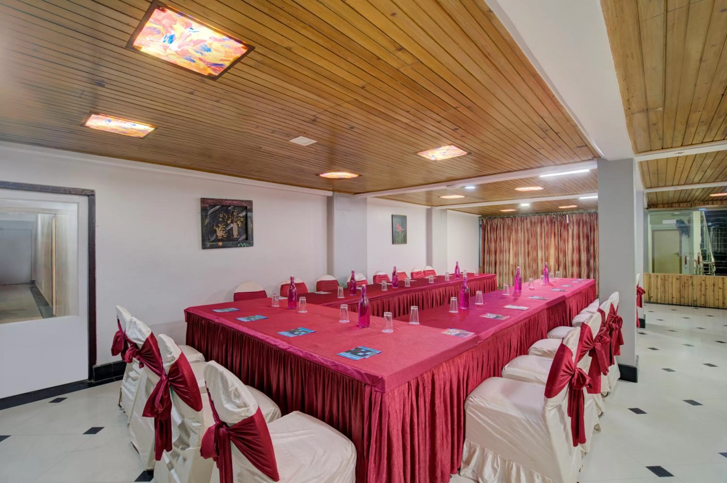 Business facilities in Mount Conifer Suites & Spa
