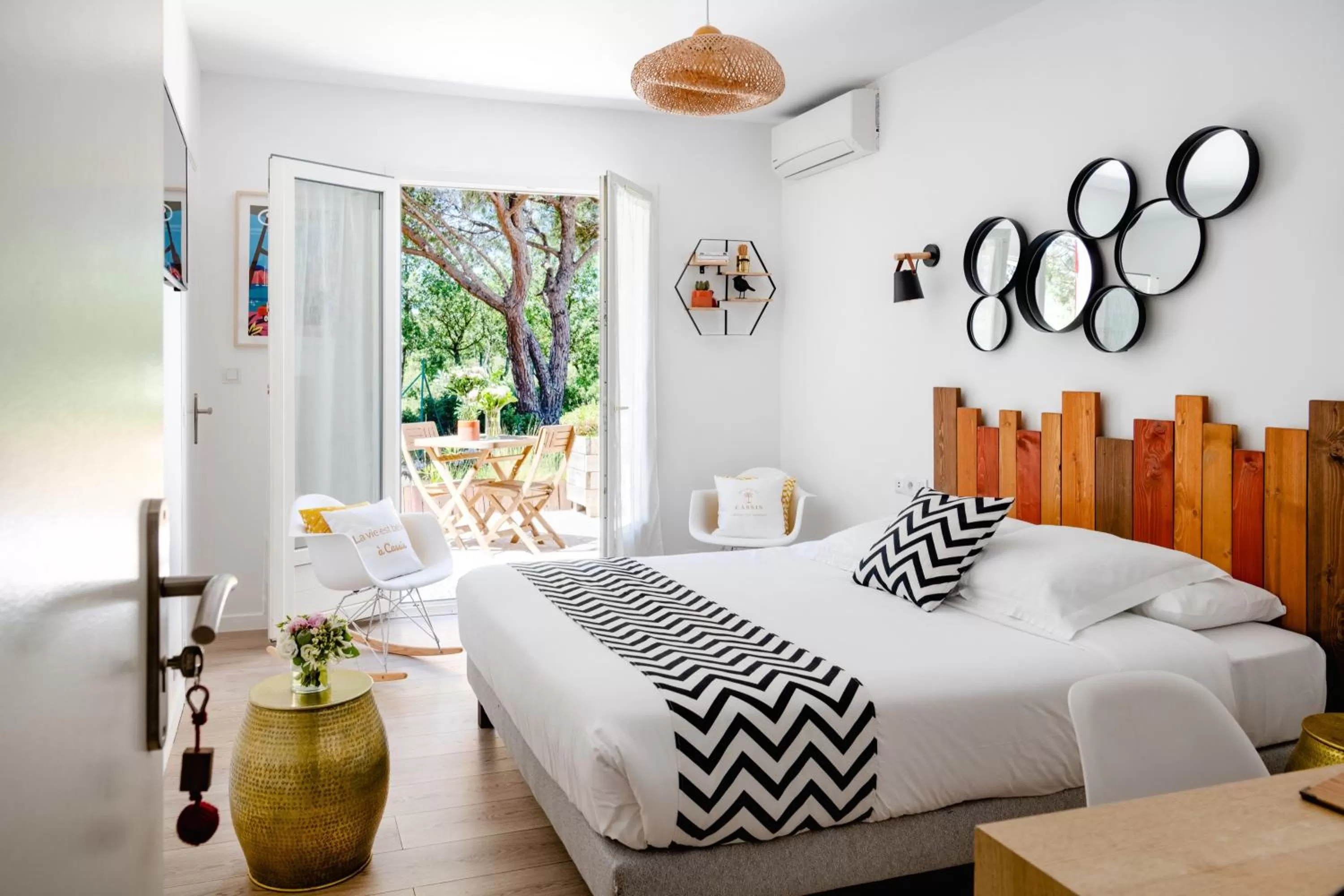 Double Room with Terrace in HôTEL LES VOLETS ROUGES - CASSIS