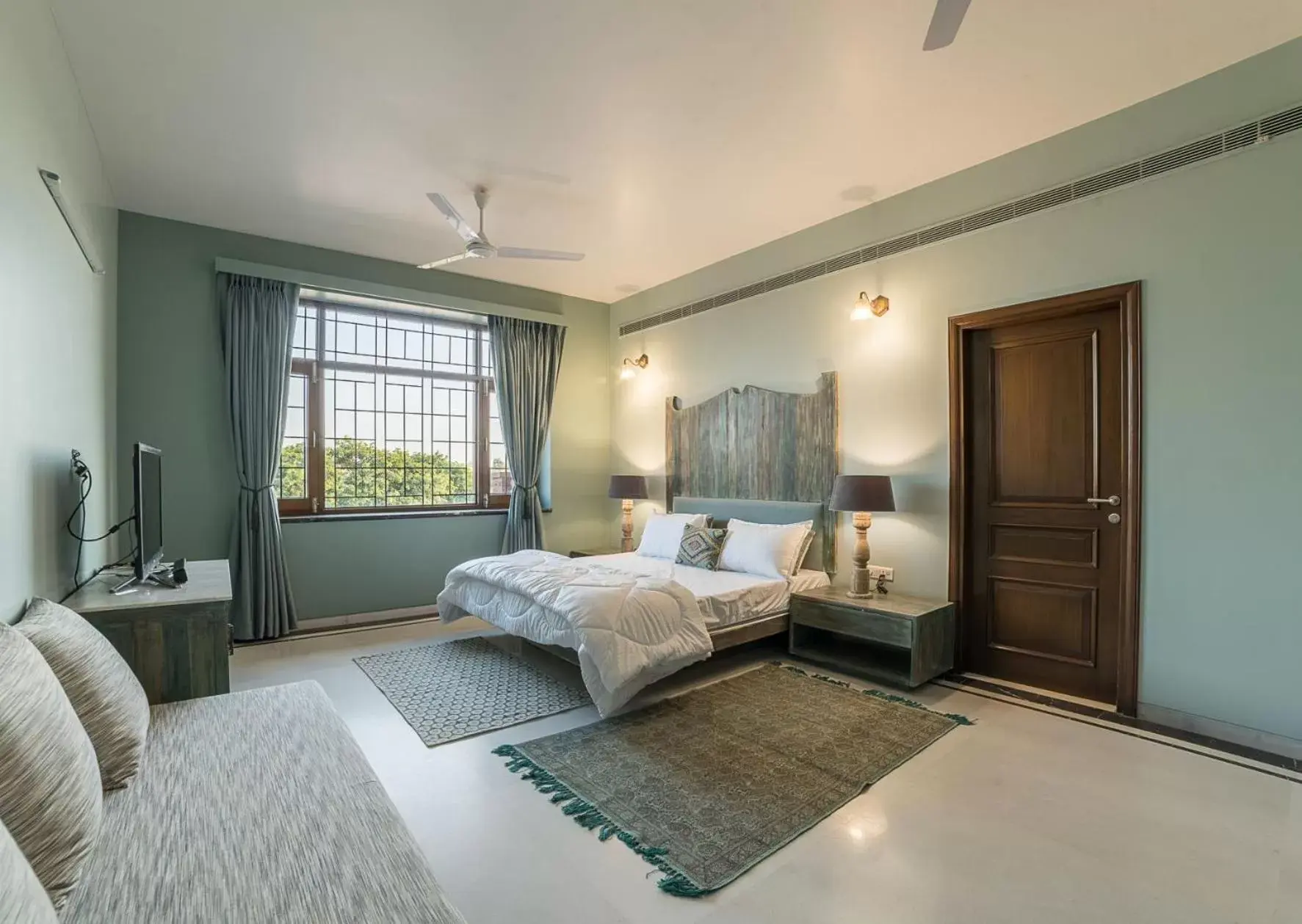 Deluxe Queen Suite in The Almond Tree Deluxe Queen Suite in The Almond Tree