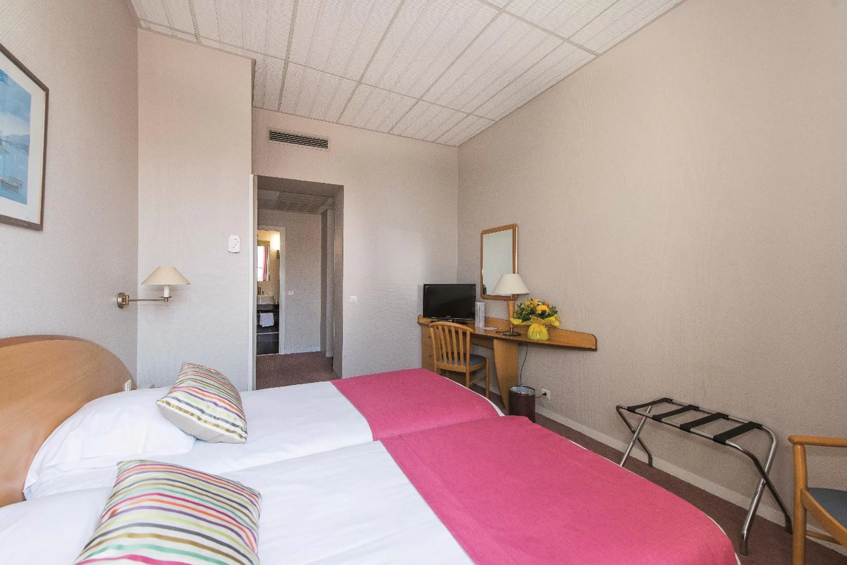 Double or Twin Room with City View in Hôtel Vacances Bleues Balmoral