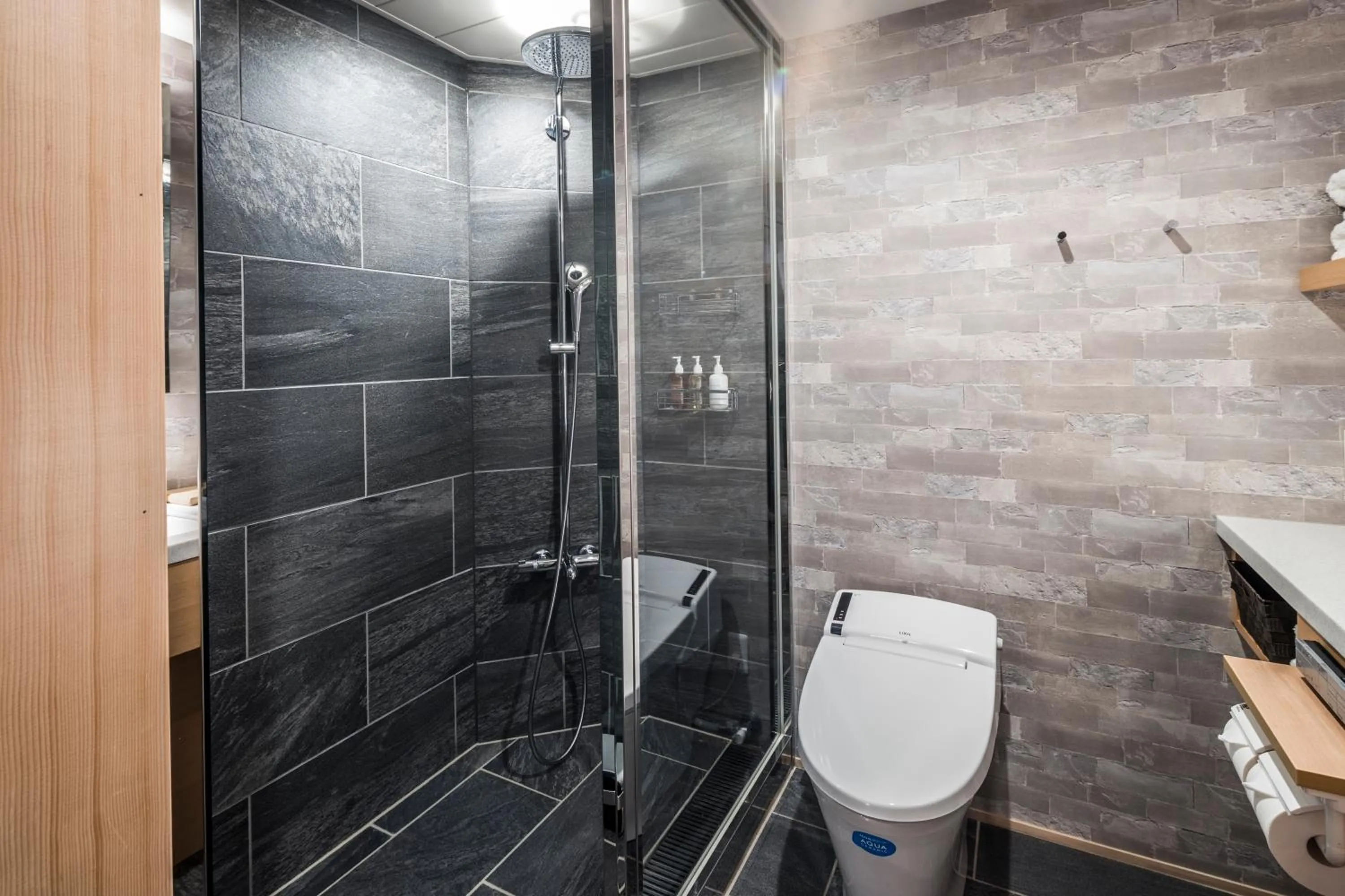 Bathroom in Kyoto Shinmachi Rokkaku Hotel grandereverie