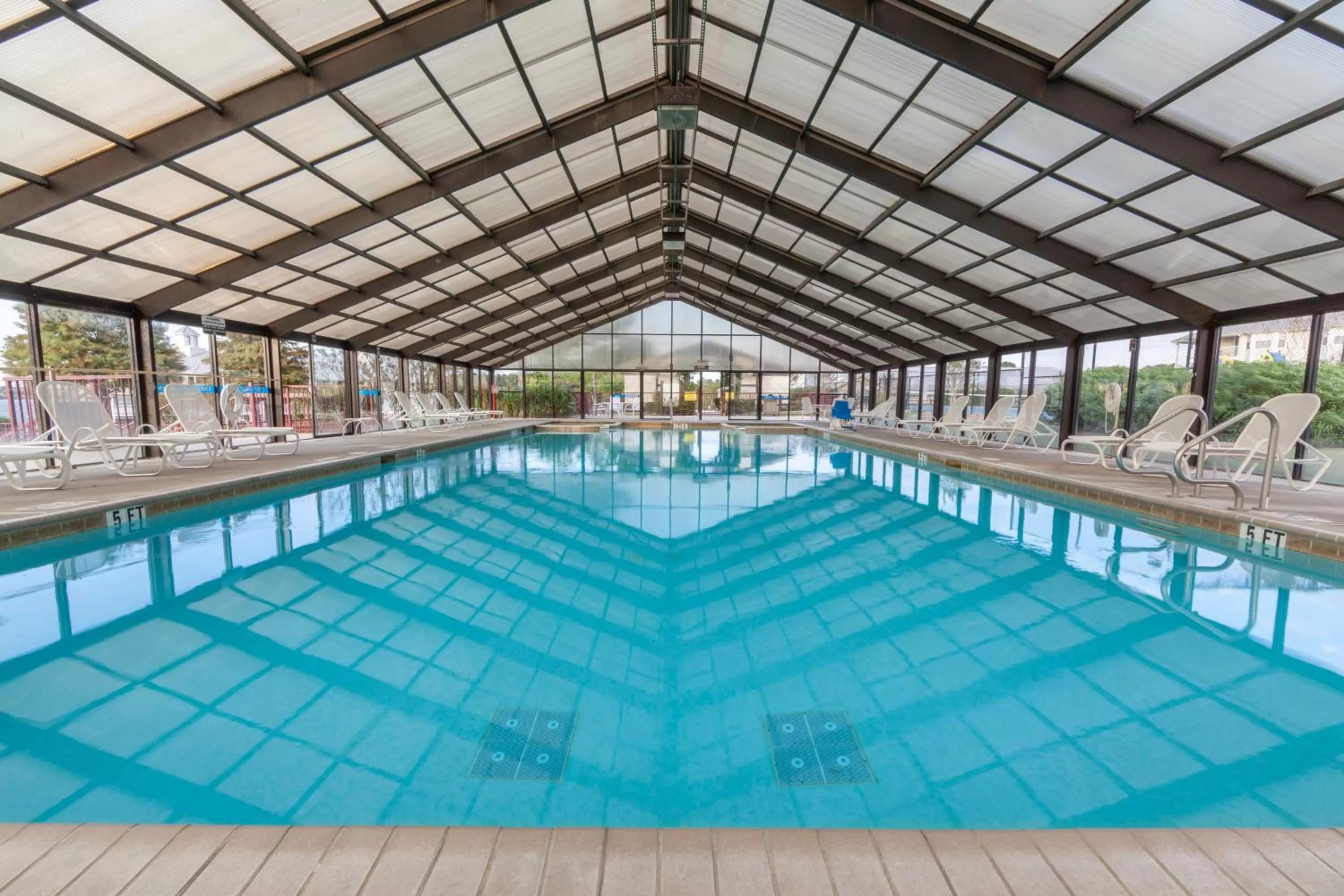 Swimming pool in Holiday Inn Club Vacations Piney Shores Resort at Lake Conroe