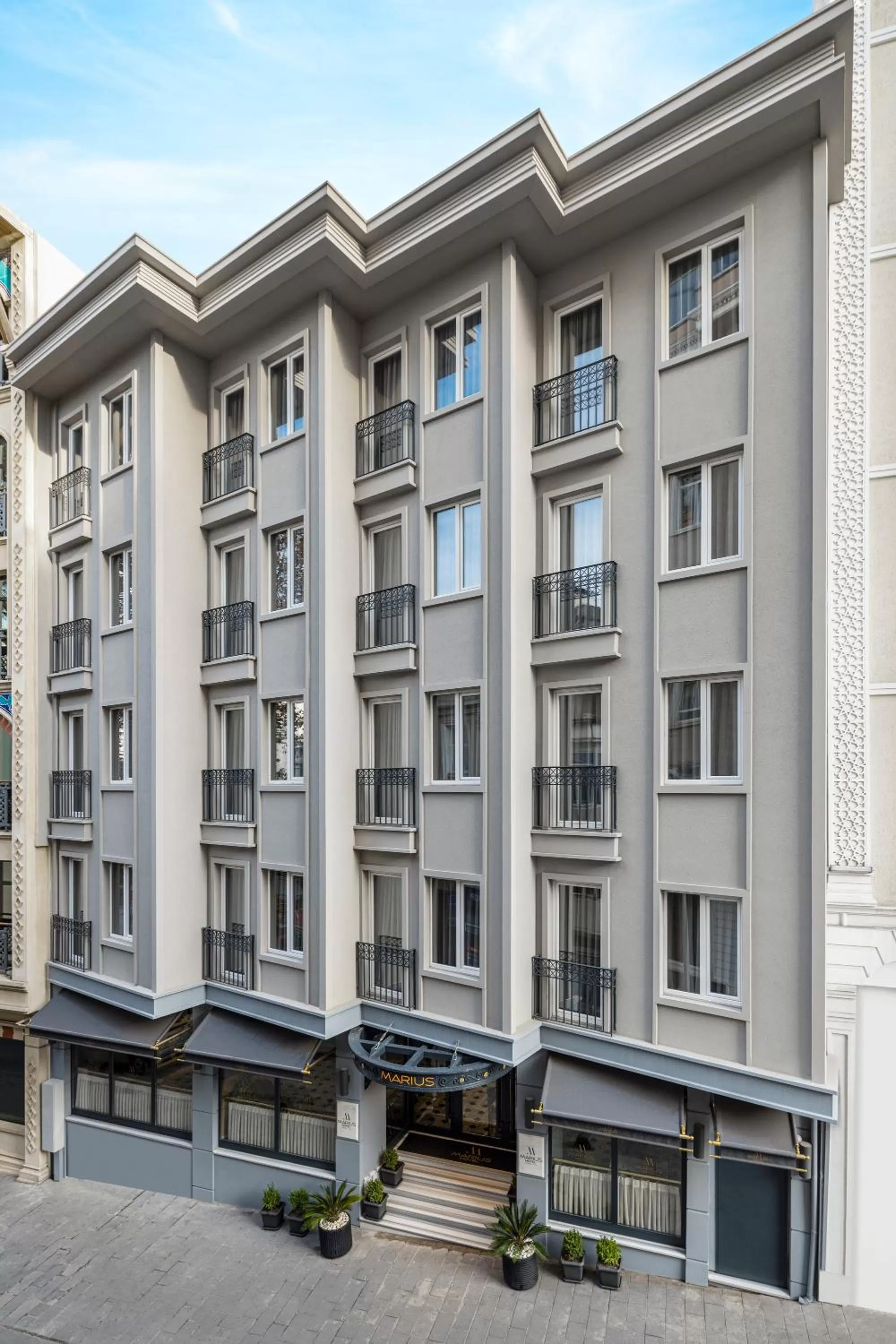 Property building in Marius Hotel