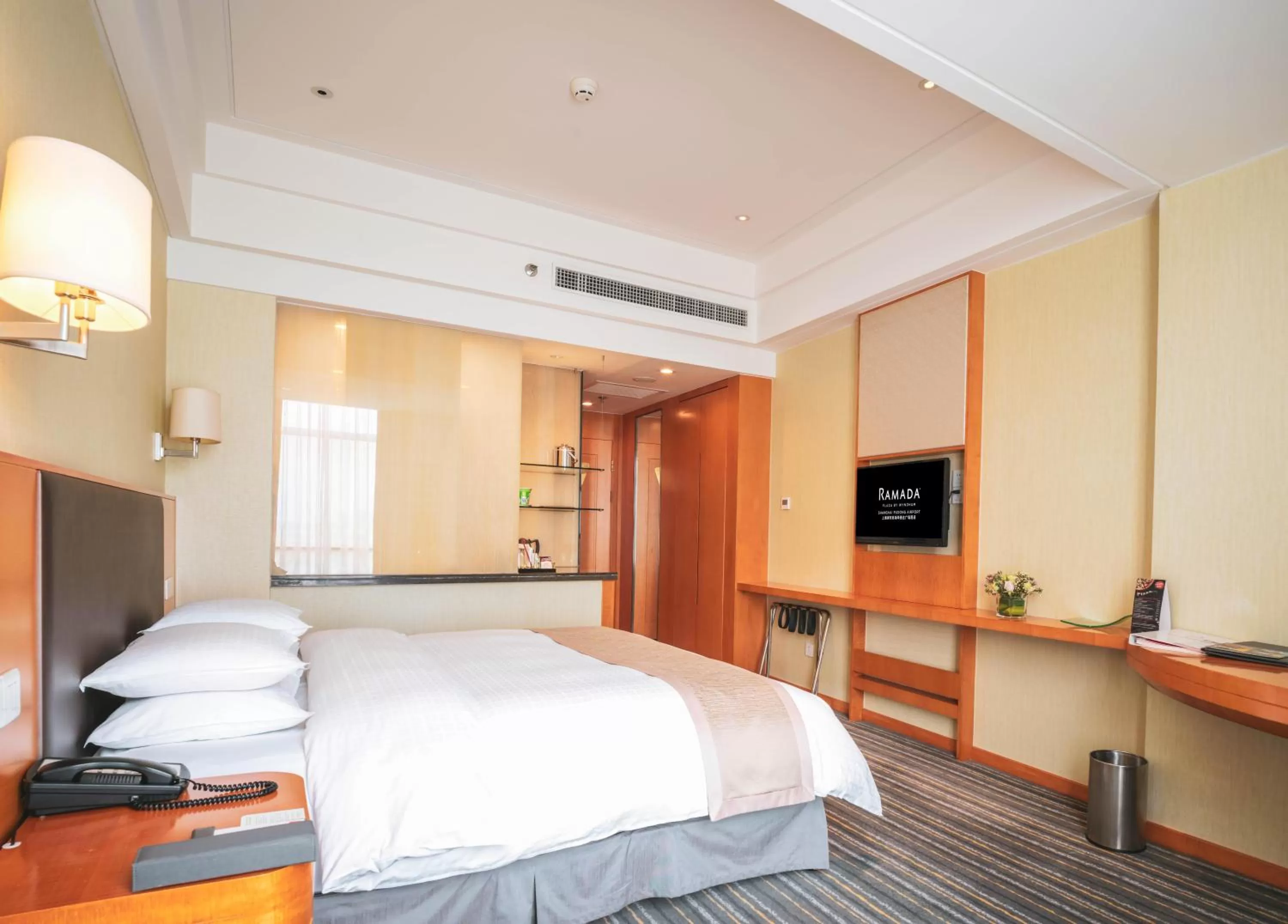 Bed in Ramada Plaza Shanghai Pudong Airport