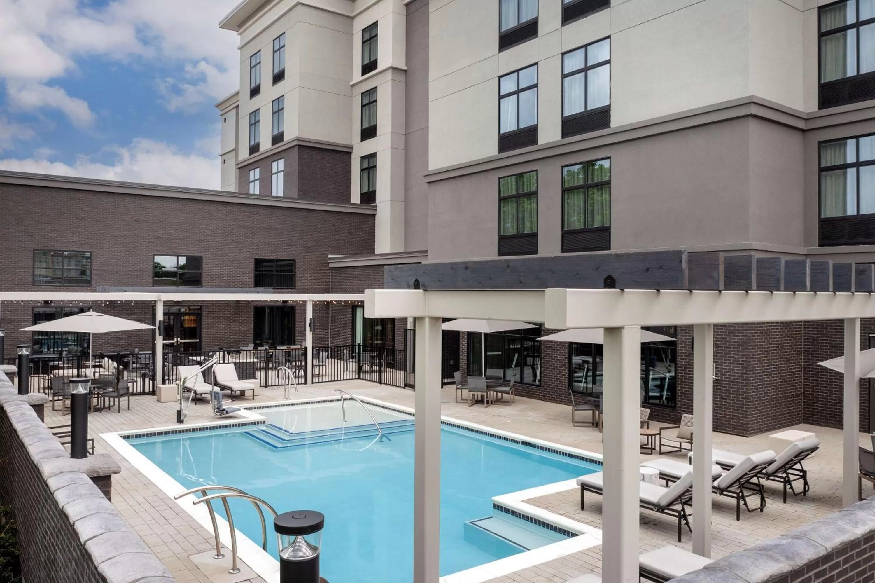 Swimming pool in Homewood Suites By Hilton Louisville Airport