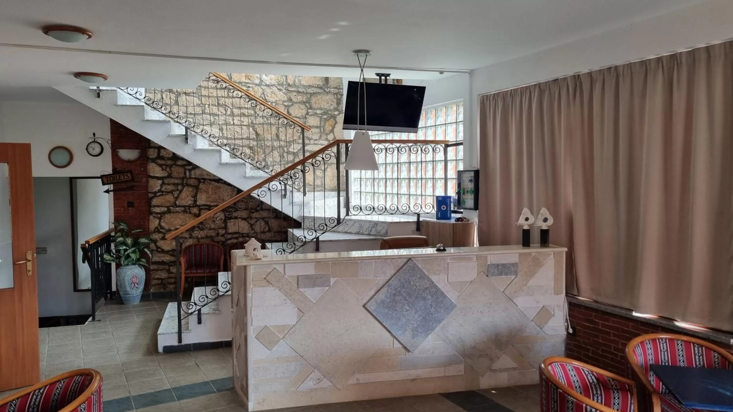 Communal lounge/ TV room in Laura Rooms