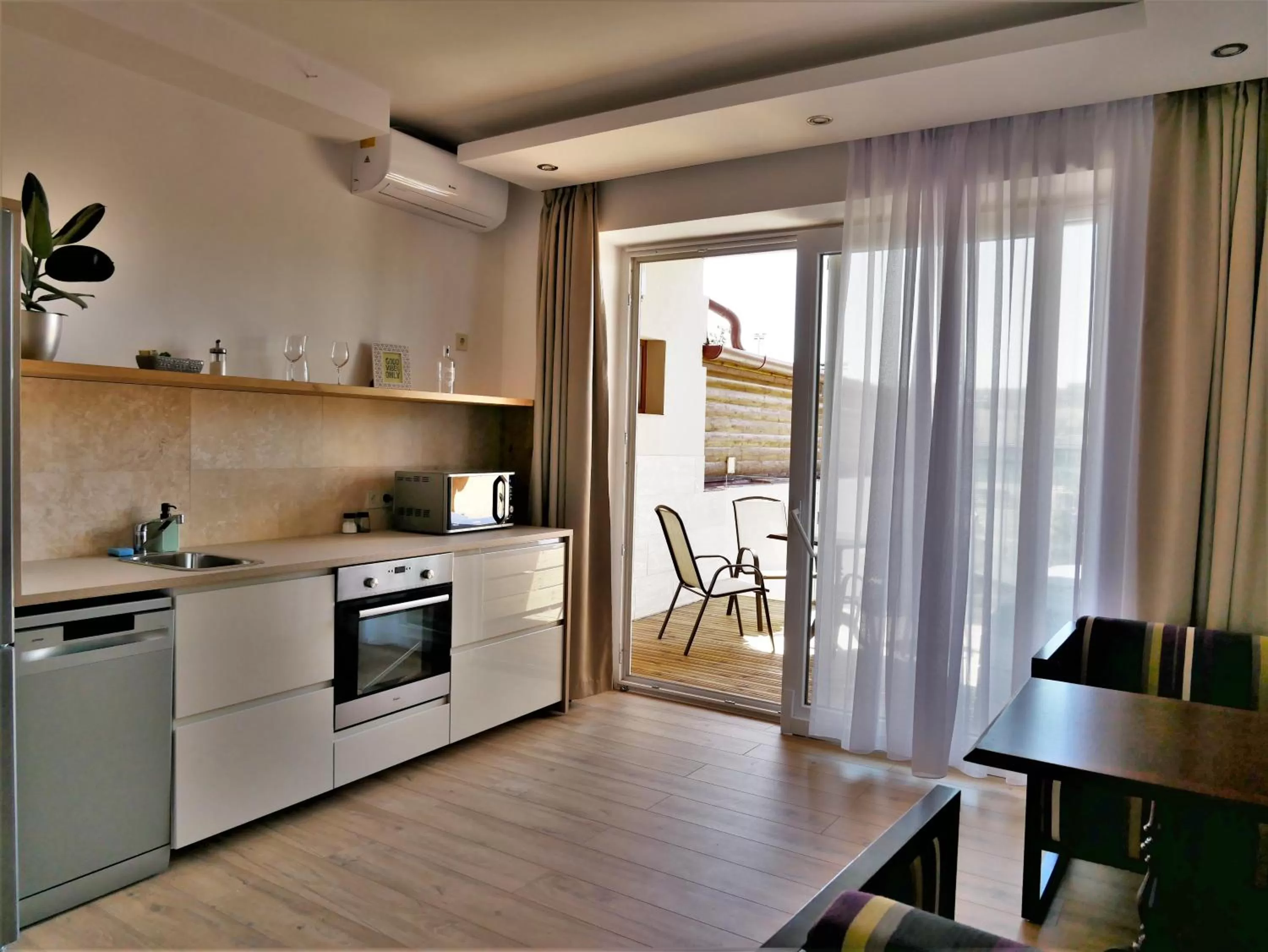 Balcony/Terrace, Kitchen/Kitchenette in Egria Apartments