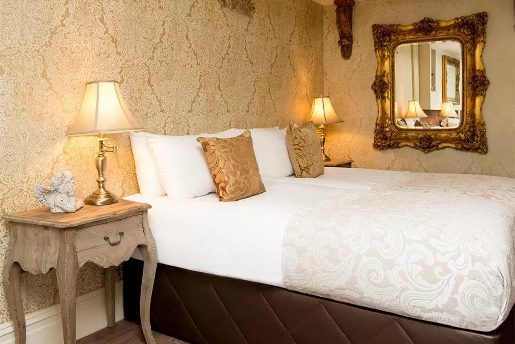 Bed in The Shankly Hotel