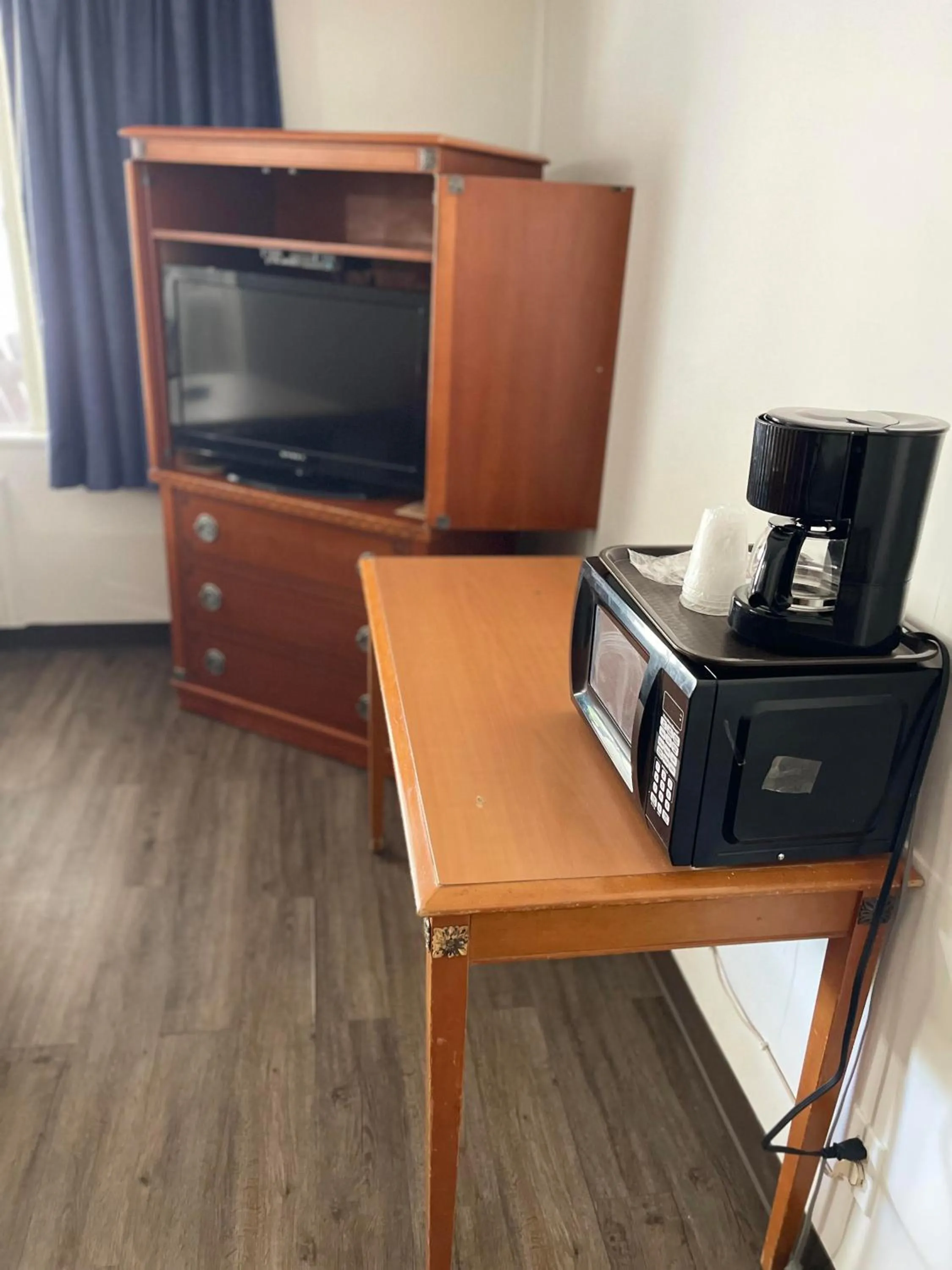 Coffee/tea facilities in Safari Motel