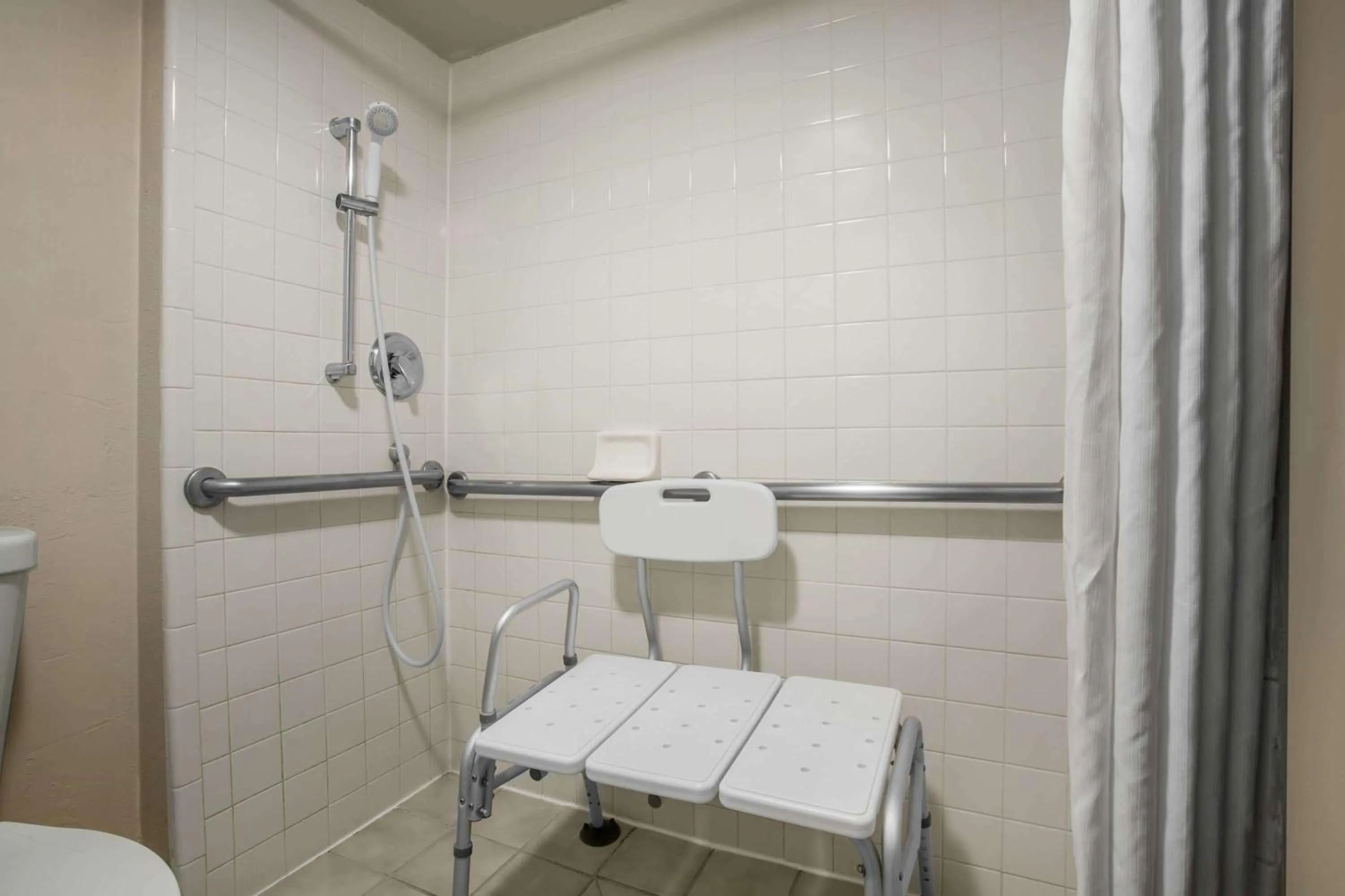 Bathroom in Royal Inn Provo