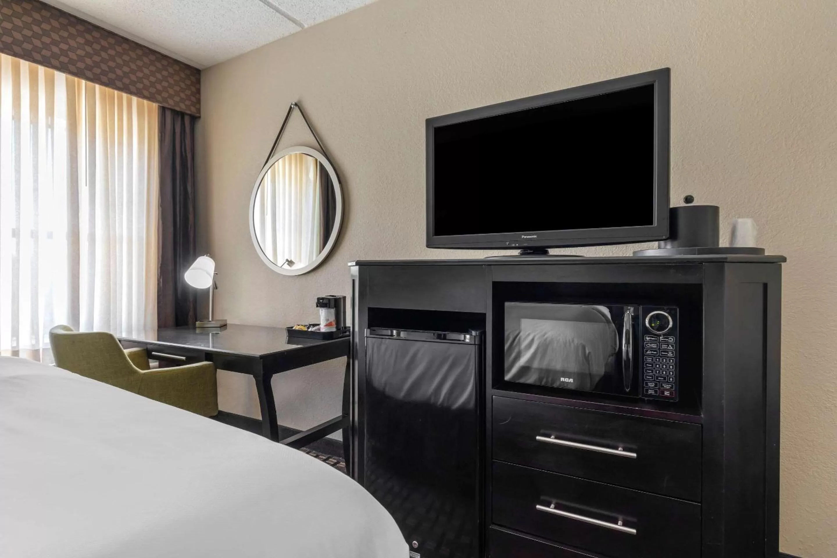 Bedroom, Bed in Comfort Inn Sherman