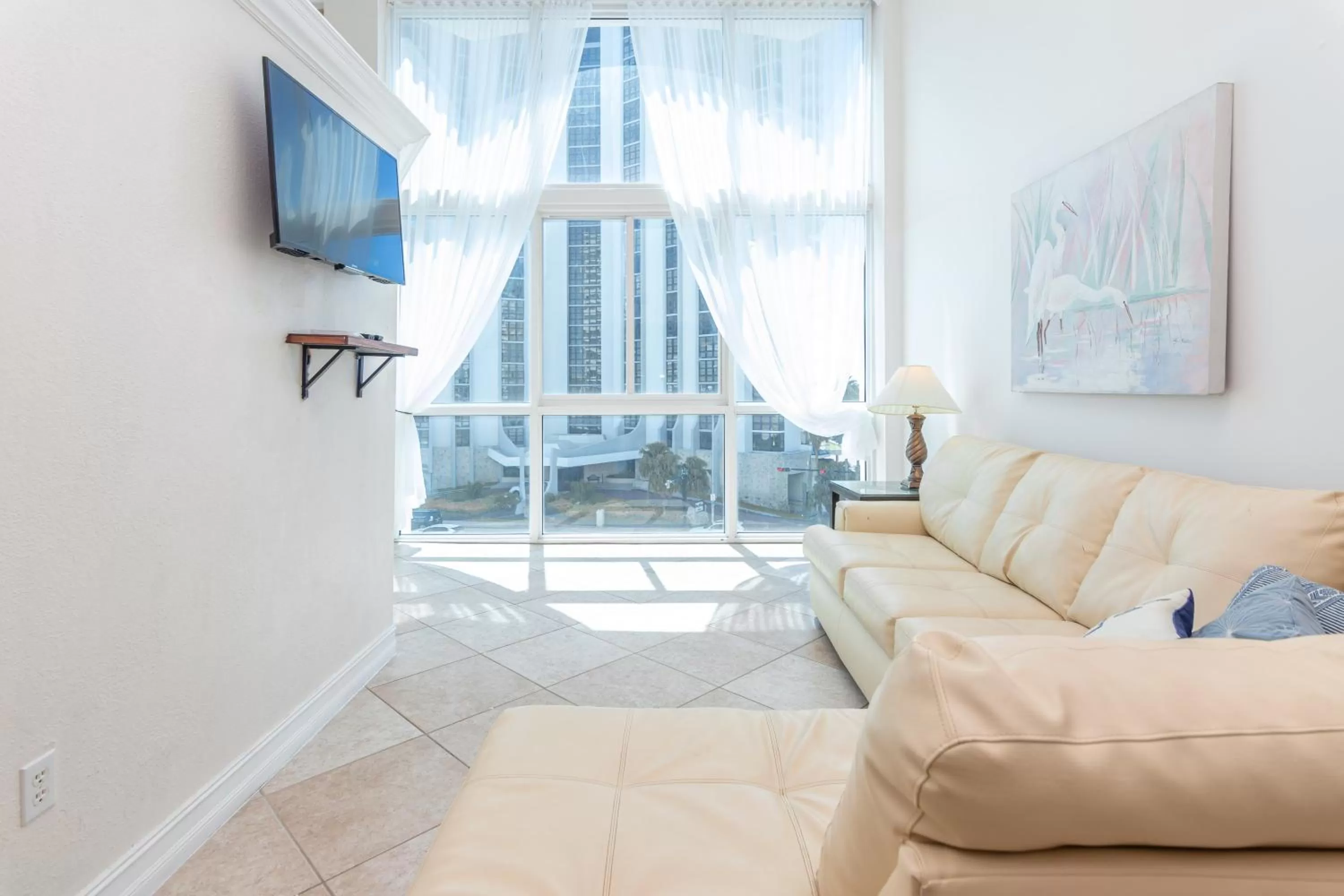 Two-Bedroom Apartment in Girasole Apartments