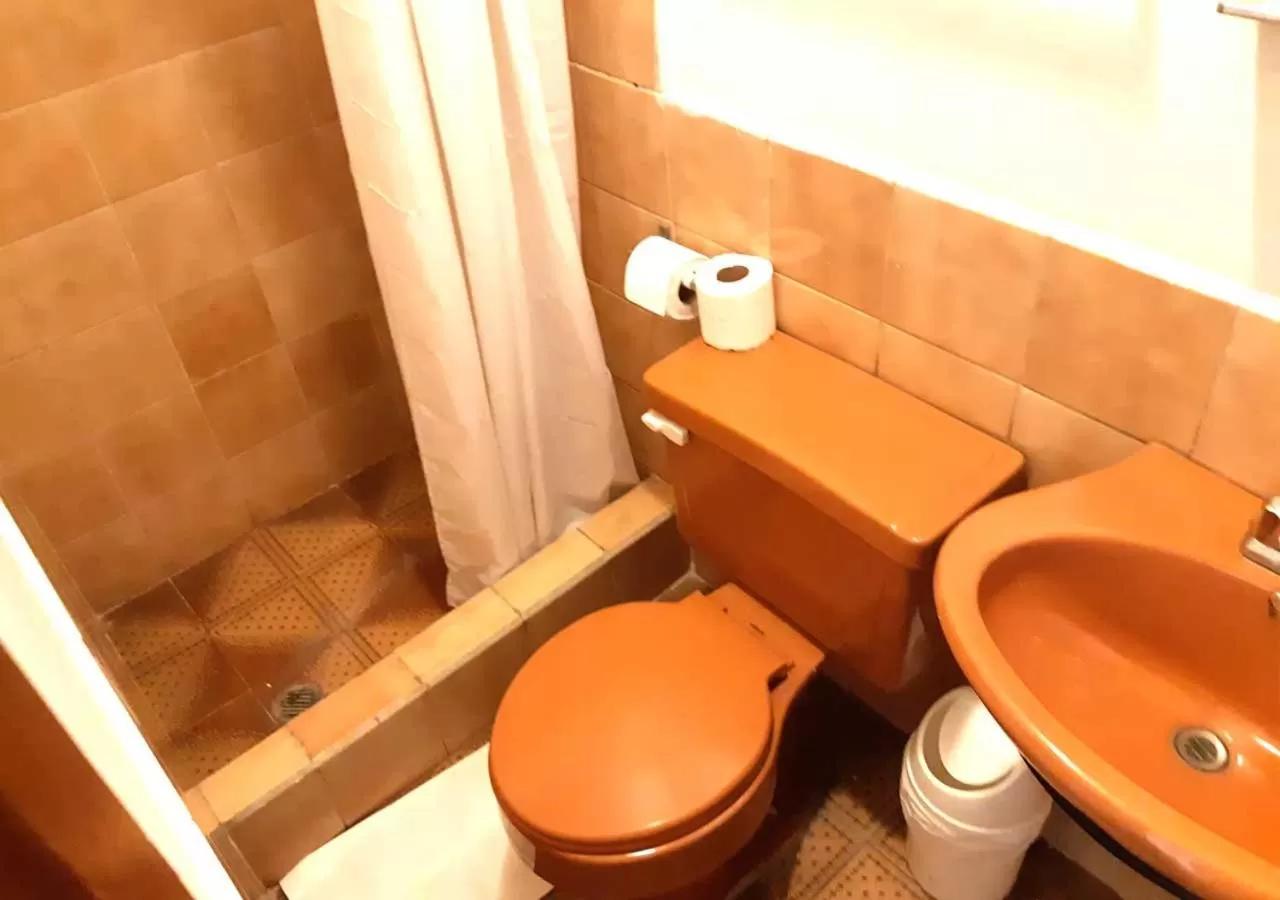 Property building, Bathroom in La Merced Plaza Hostal