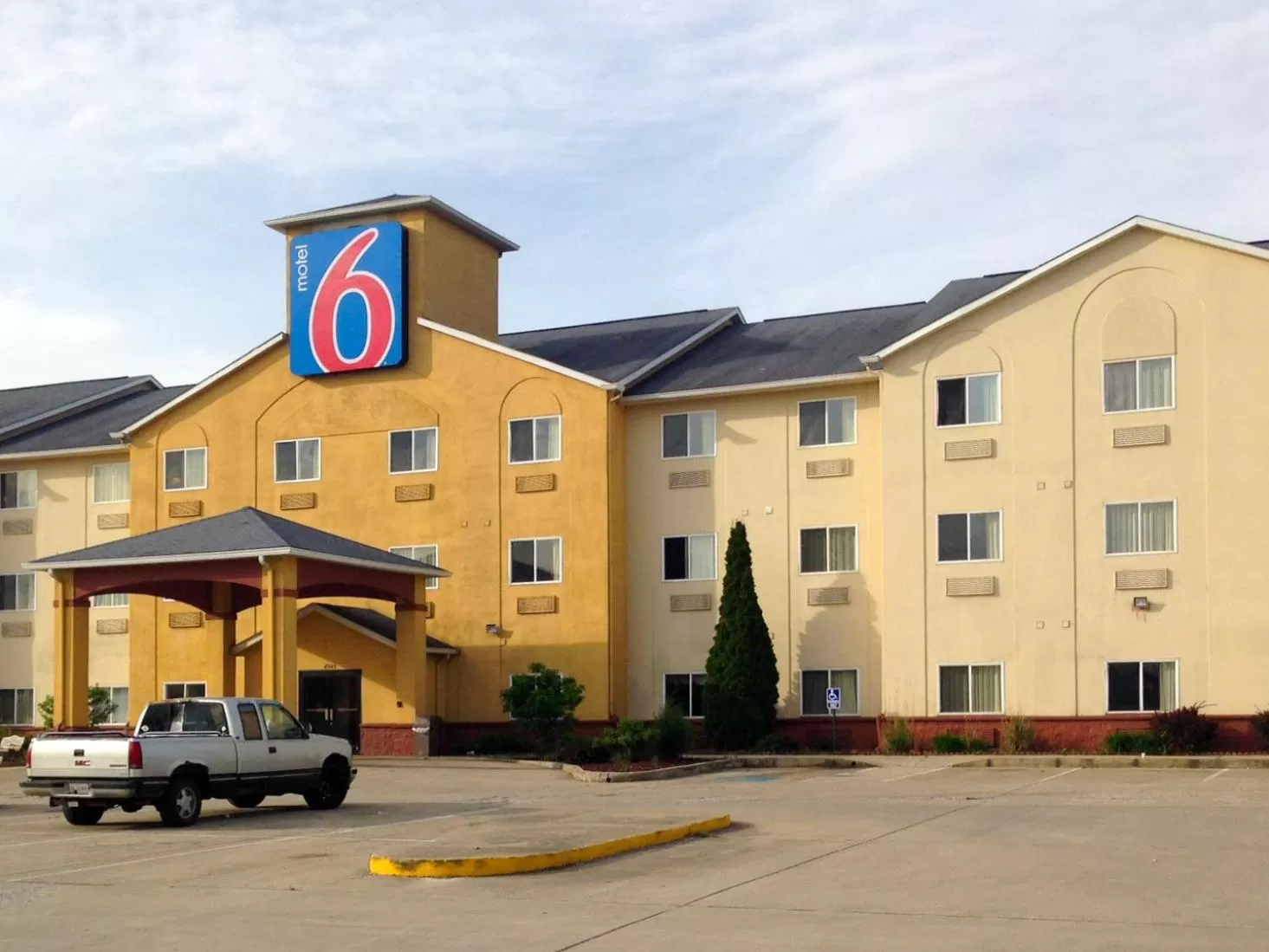 Facade/entrance in Motel 6-Indianapolis, IN - Southport