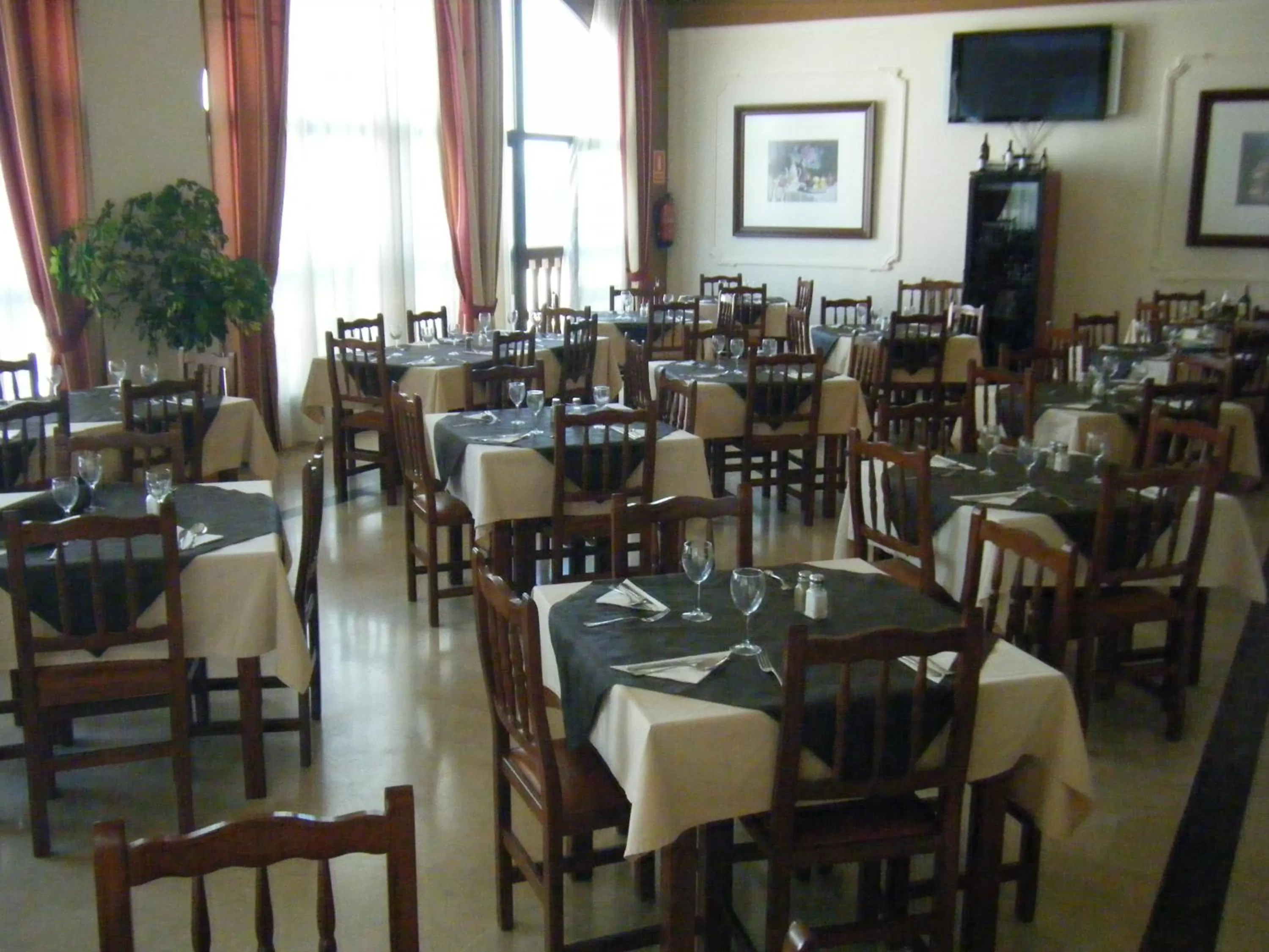 Restaurant/places to eat in Hotel Mirador