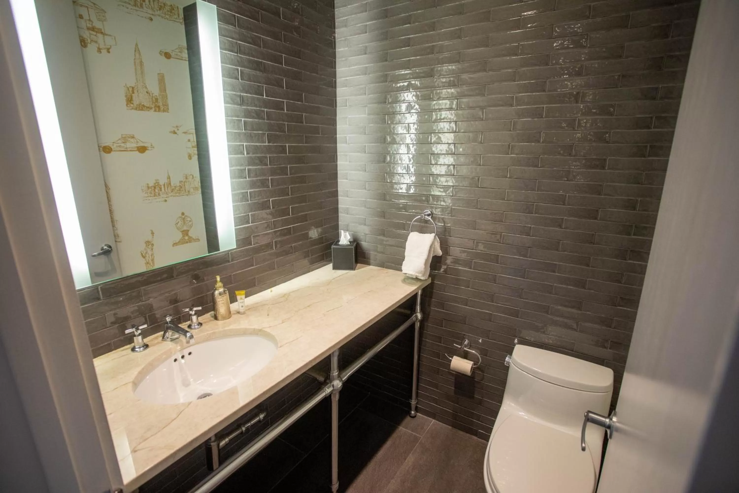 Bathroom in Lexington Plaza Hotel