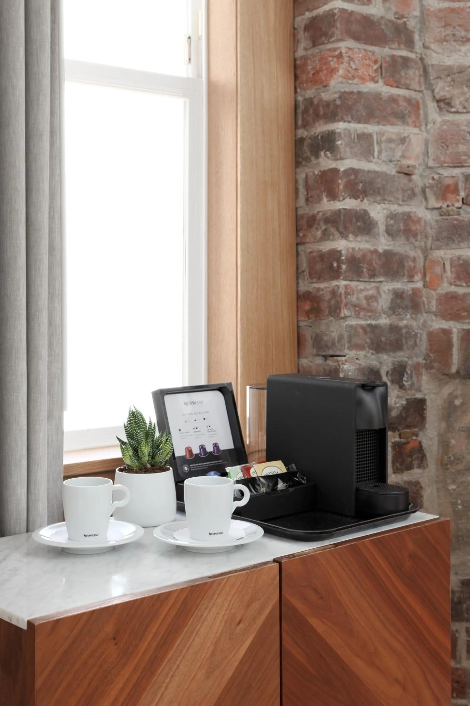 Coffee/tea facilities in Victorian Hotel