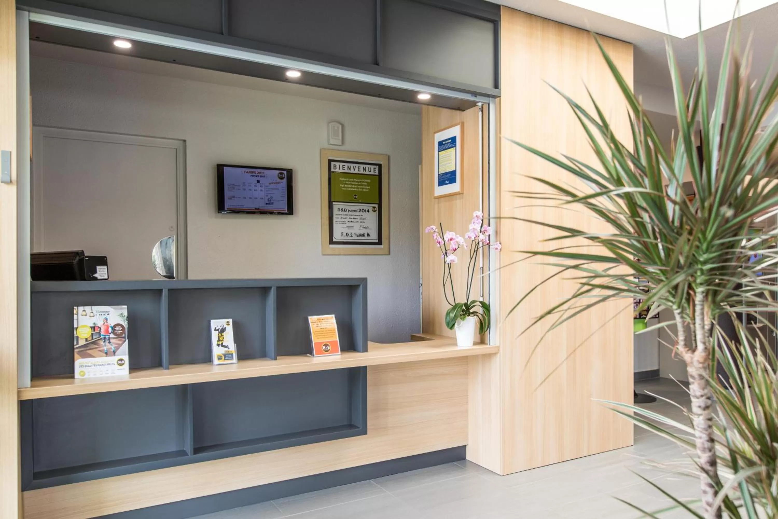 Facade/entrance in B&B HOTEL Lorient Caudan