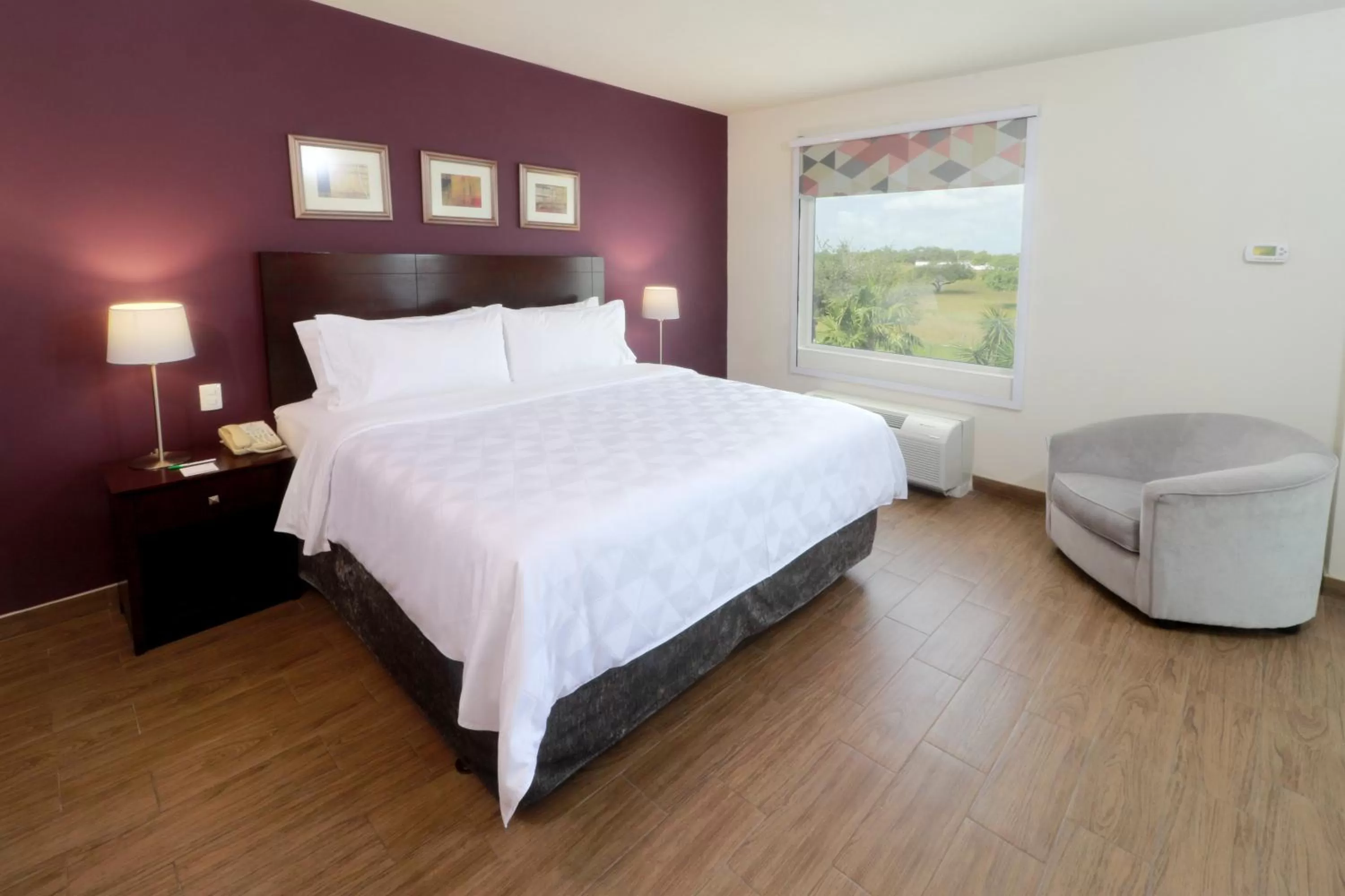 Photo of the whole room, Bed in Holiday Inn Reynosa Industrial Poniente by IHG