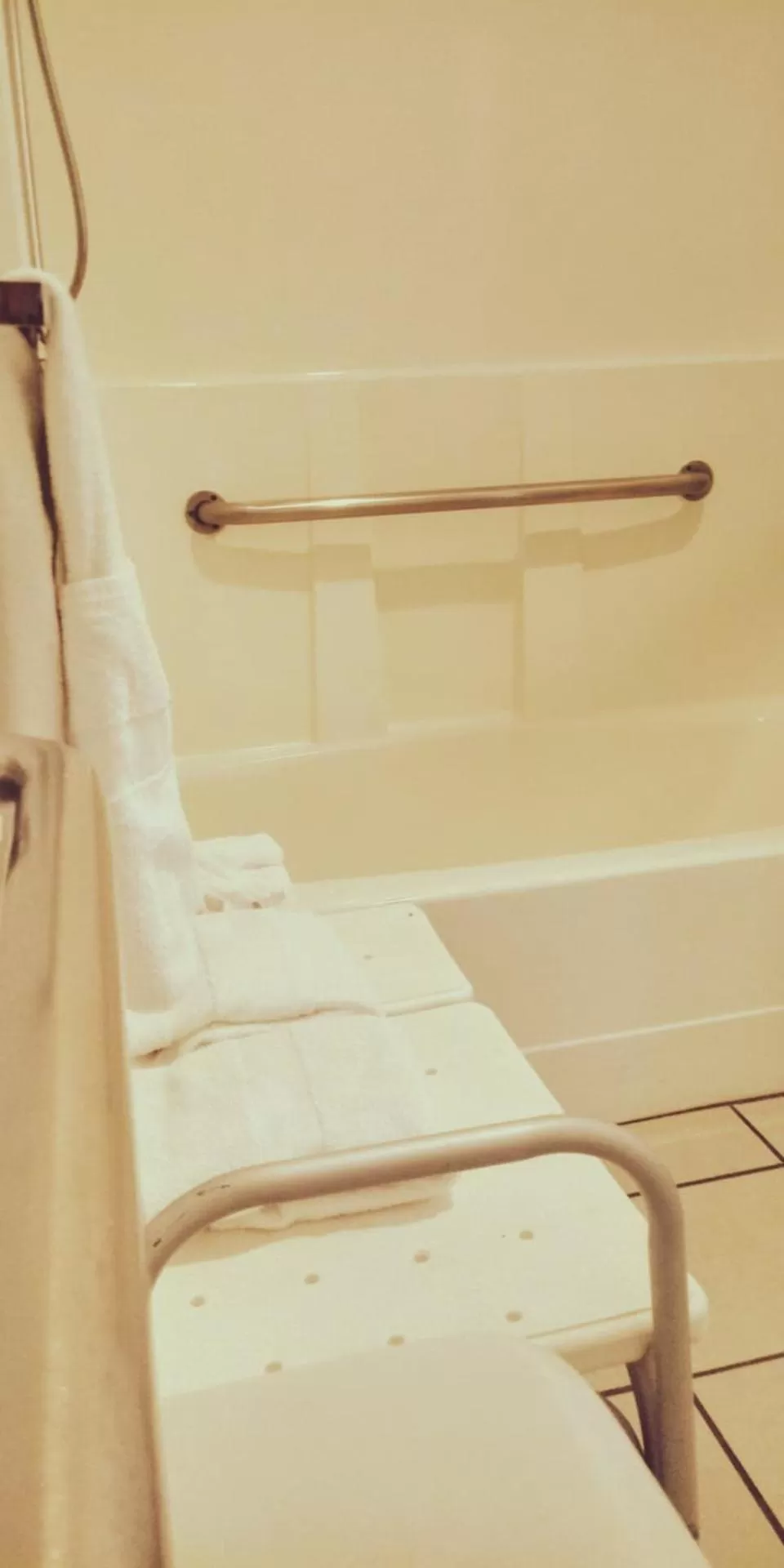Shower, Bed in GuestHouse Inn Enumclaw
