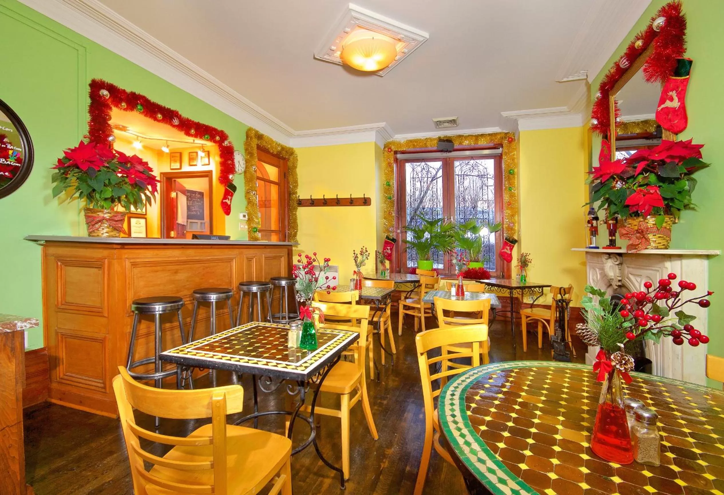 Restaurant/places to eat in Auberge Les Bons Matins